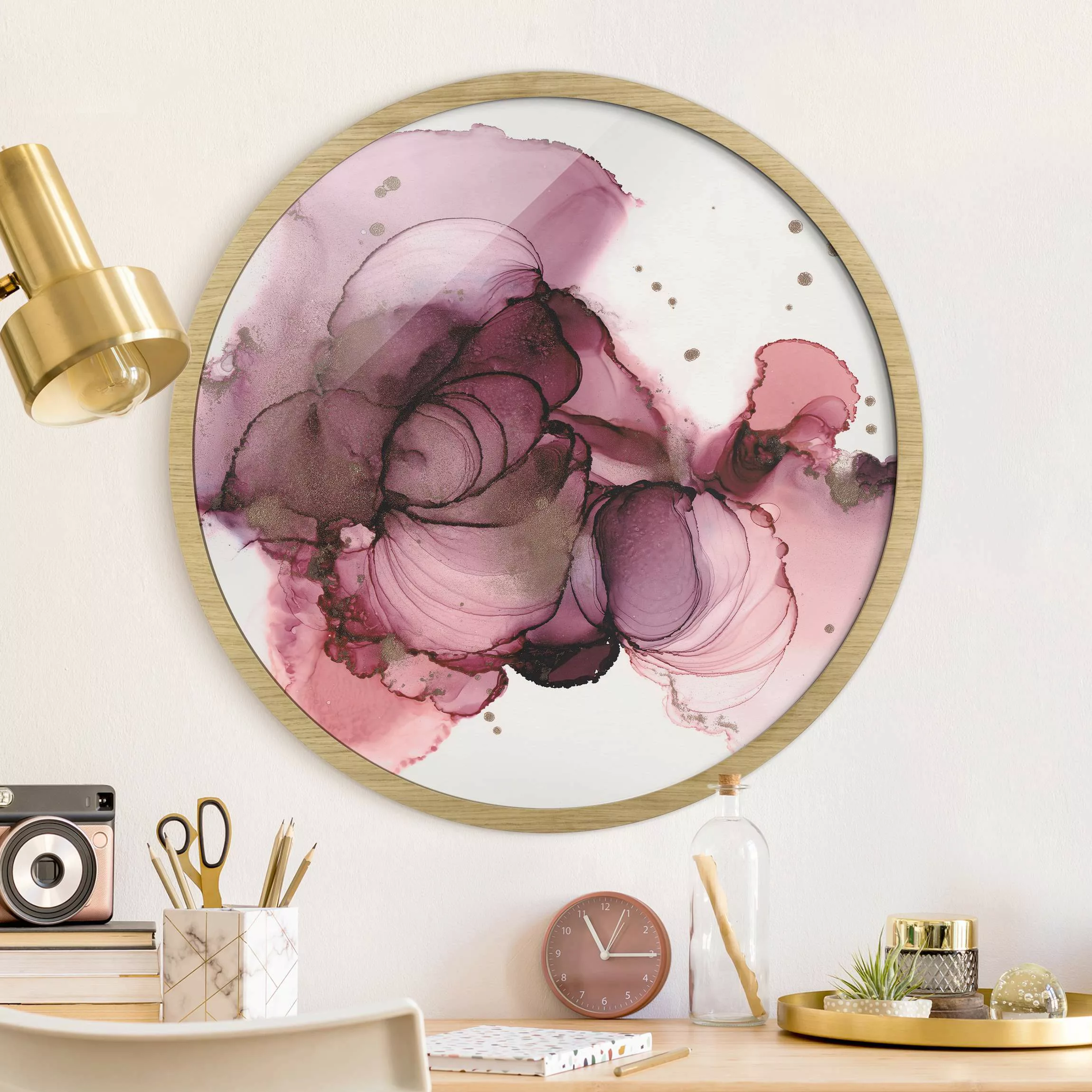 Rundes Gerahmtes Bild Fließende Reinheit in Violett günstig online kaufen