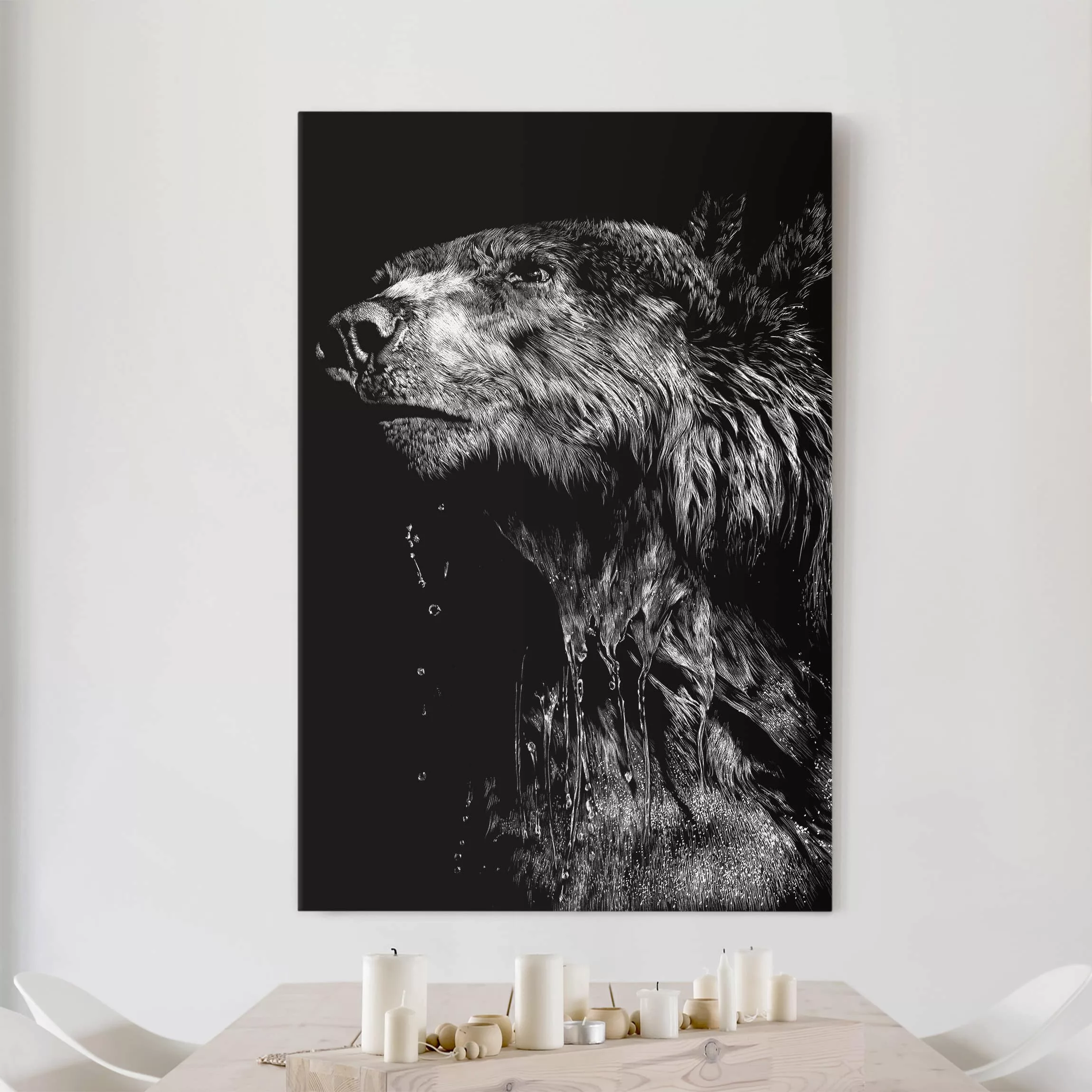 Leinwandbild Schwarz-Weiß - Hochformat Bär vor Schwarz günstig online kaufen