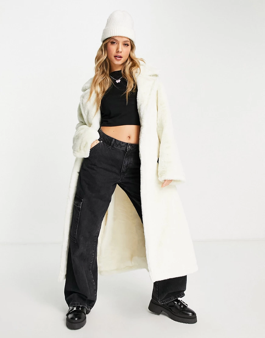 ASOS DESIGN – Trenchcoat aus Kunstpelz in Creme-Weiß günstig online kaufen