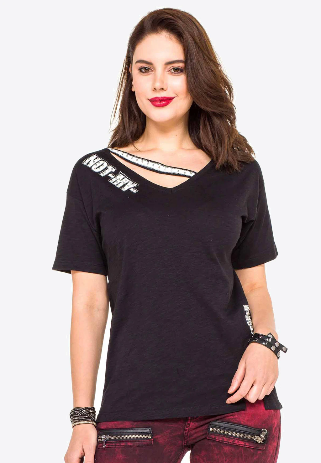 Cipo & Baxx T-Shirt, mit V-Ausschnitt günstig online kaufen