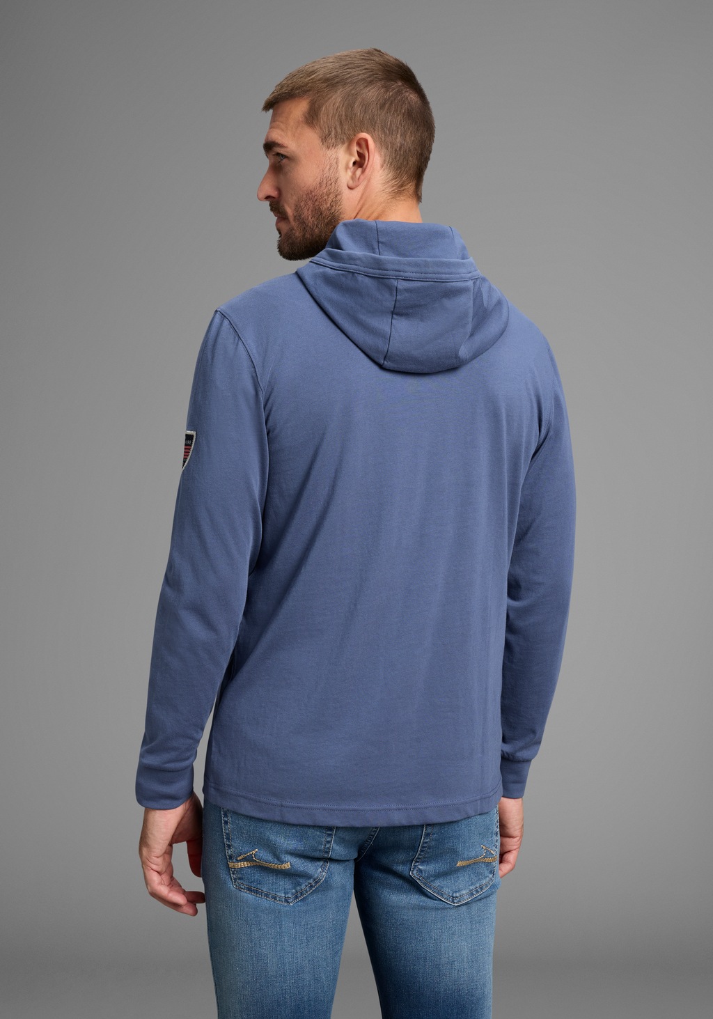 DELMAO Kapuzenshirt "Neue Kollektion", mit Badge am Ärmel günstig online kaufen