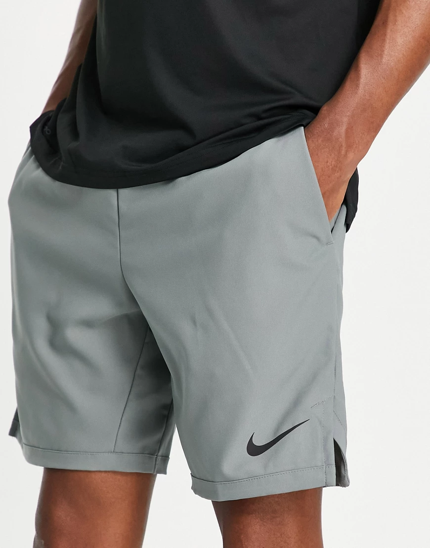 Nike – Pro Training Dri-FIT Flex Vent Max – Shorts in Grau günstig online kaufen