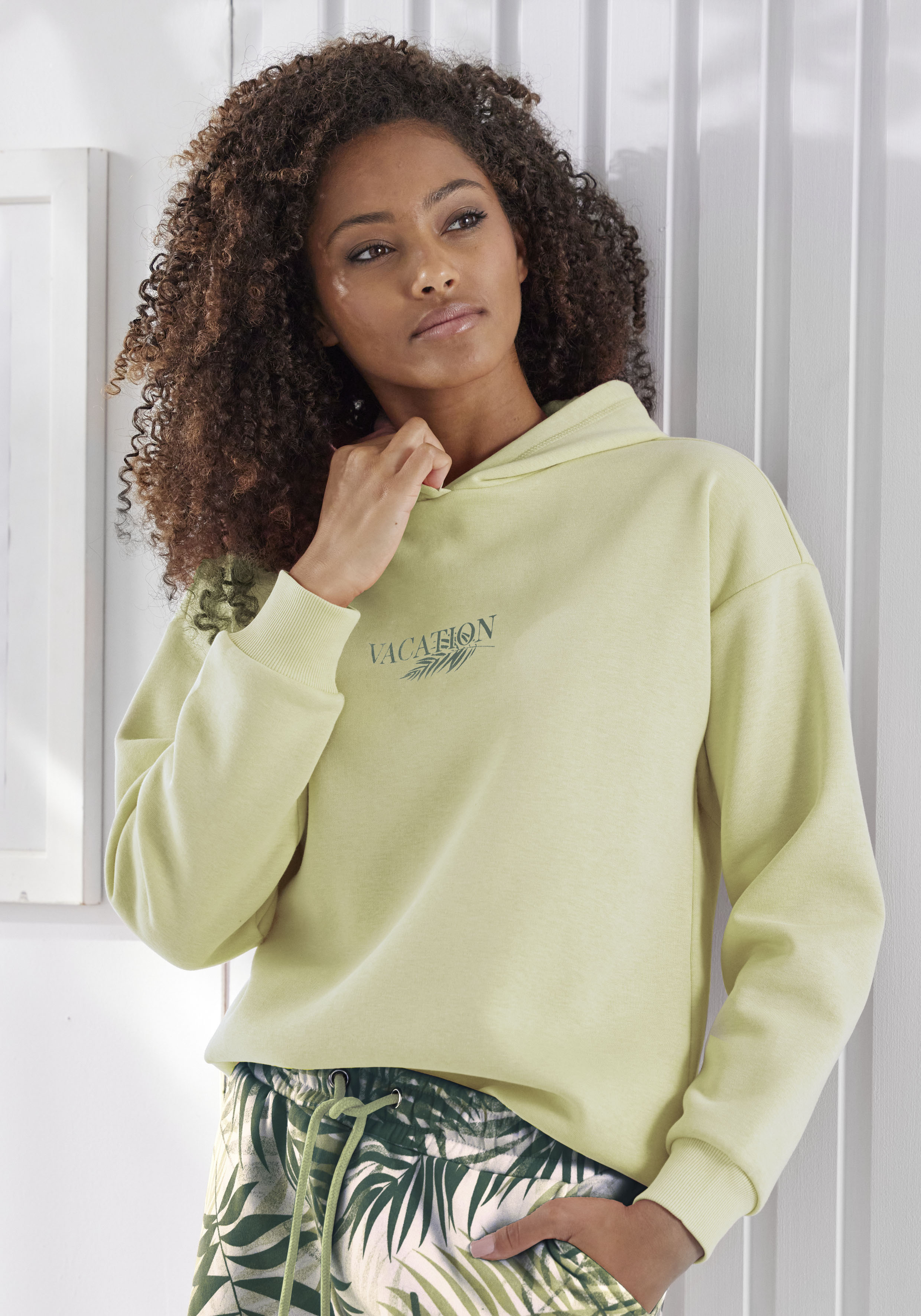 LASCANA Hoodie -Kapuzensweatshirt, Loungeshirt (1-tlg) mit Frontprint, Loun günstig online kaufen