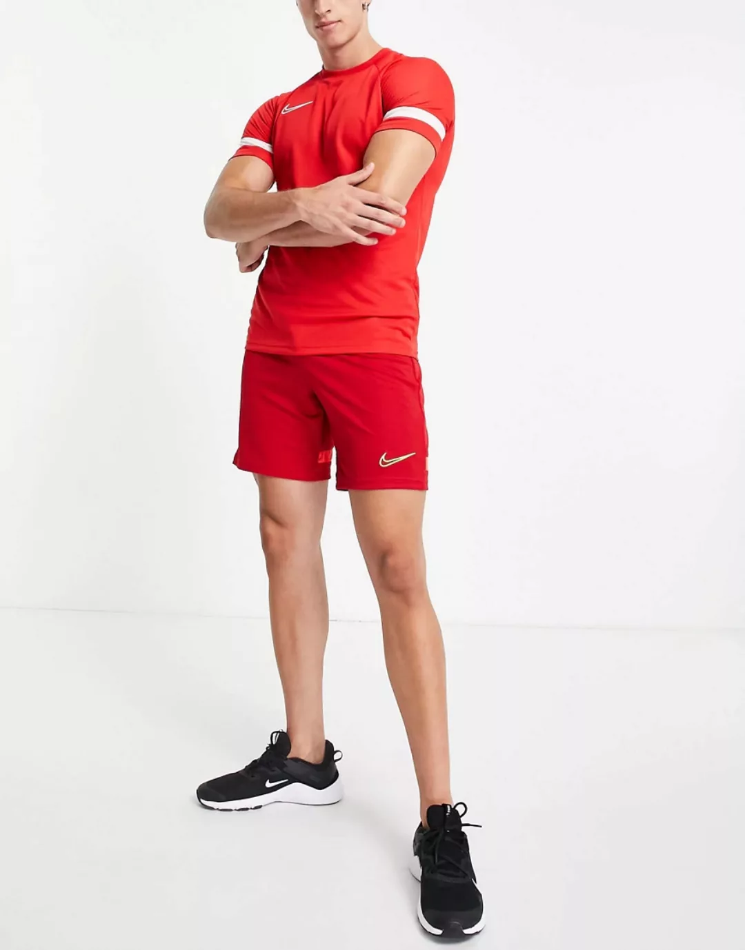 Nike Football – Dri-FIT Academy 21 – Shorts in Rot-Schwarz günstig online kaufen