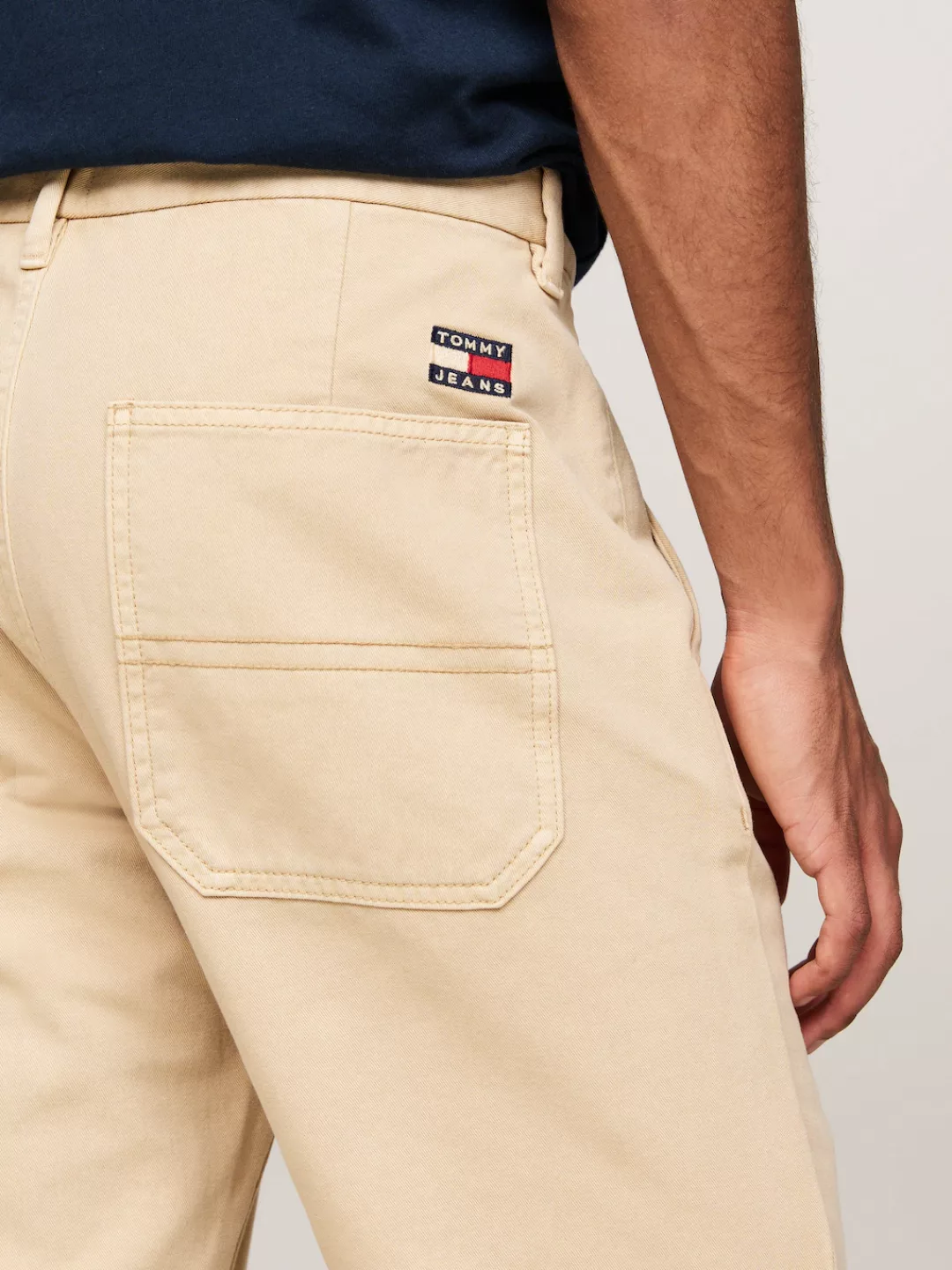 Tommy Jeans Chinohose TJM RYAN TWILL CHINO mit Logo-Patch günstig online kaufen