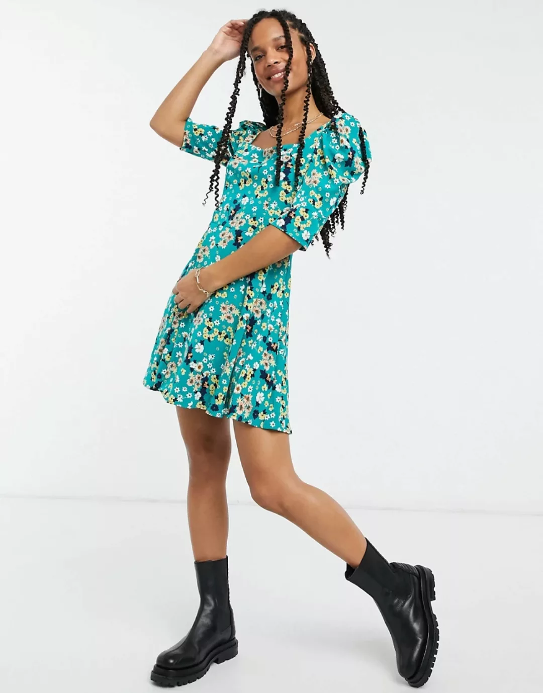 Girl In Mind – Skater-Kleid mit eckigem Ausschnitt und Puffärmeln in grünem günstig online kaufen