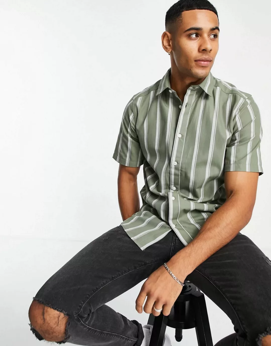 Only & Sons – Vertikal gestreiftes Hemd in Grün mit kurzen Ärmeln günstig online kaufen