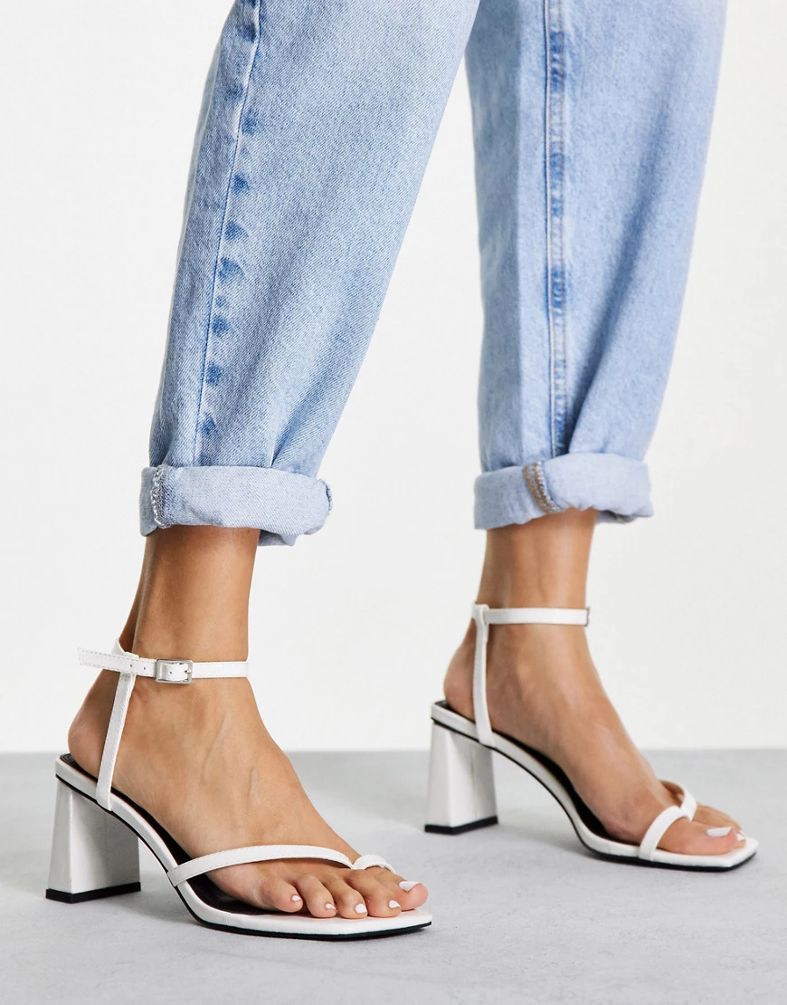 Topshop – Ridley – Sandalen mit mittelhohem Absatz in Weiß günstig online kaufen