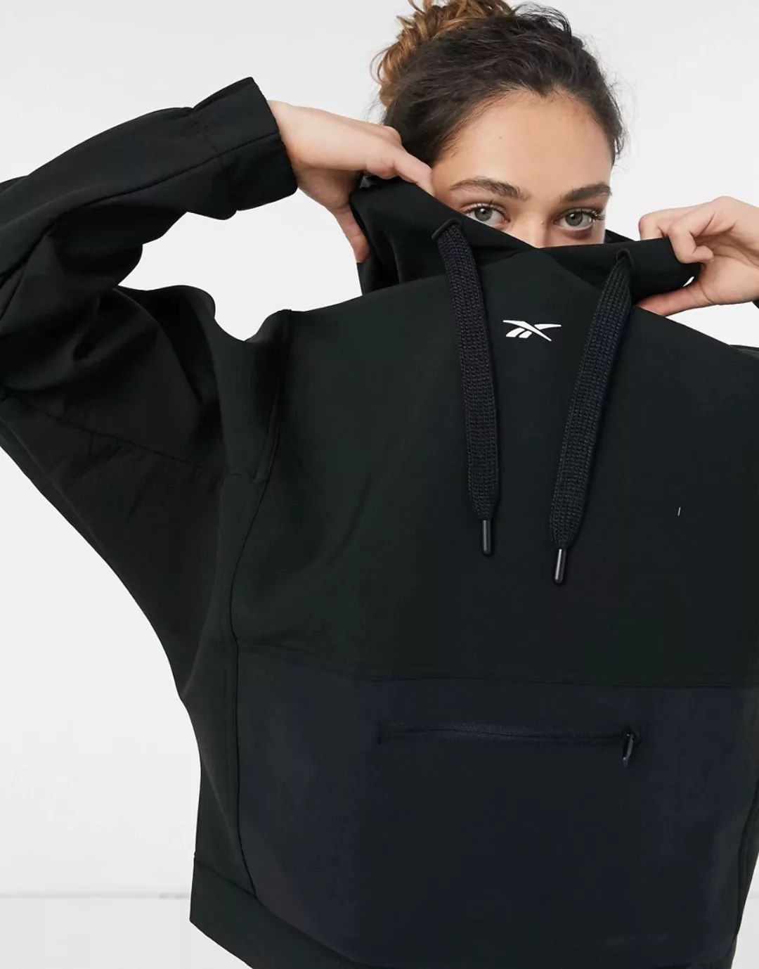 Reebok Training – Utility-Kapuzenpullover in Schwarz günstig online kaufen