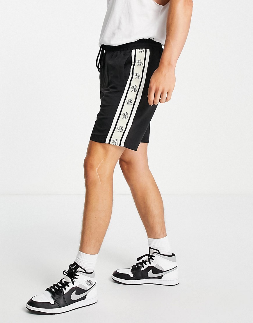 SikSilk – Cali – Shorts in Schwarz mit Zierstreifen günstig online kaufen