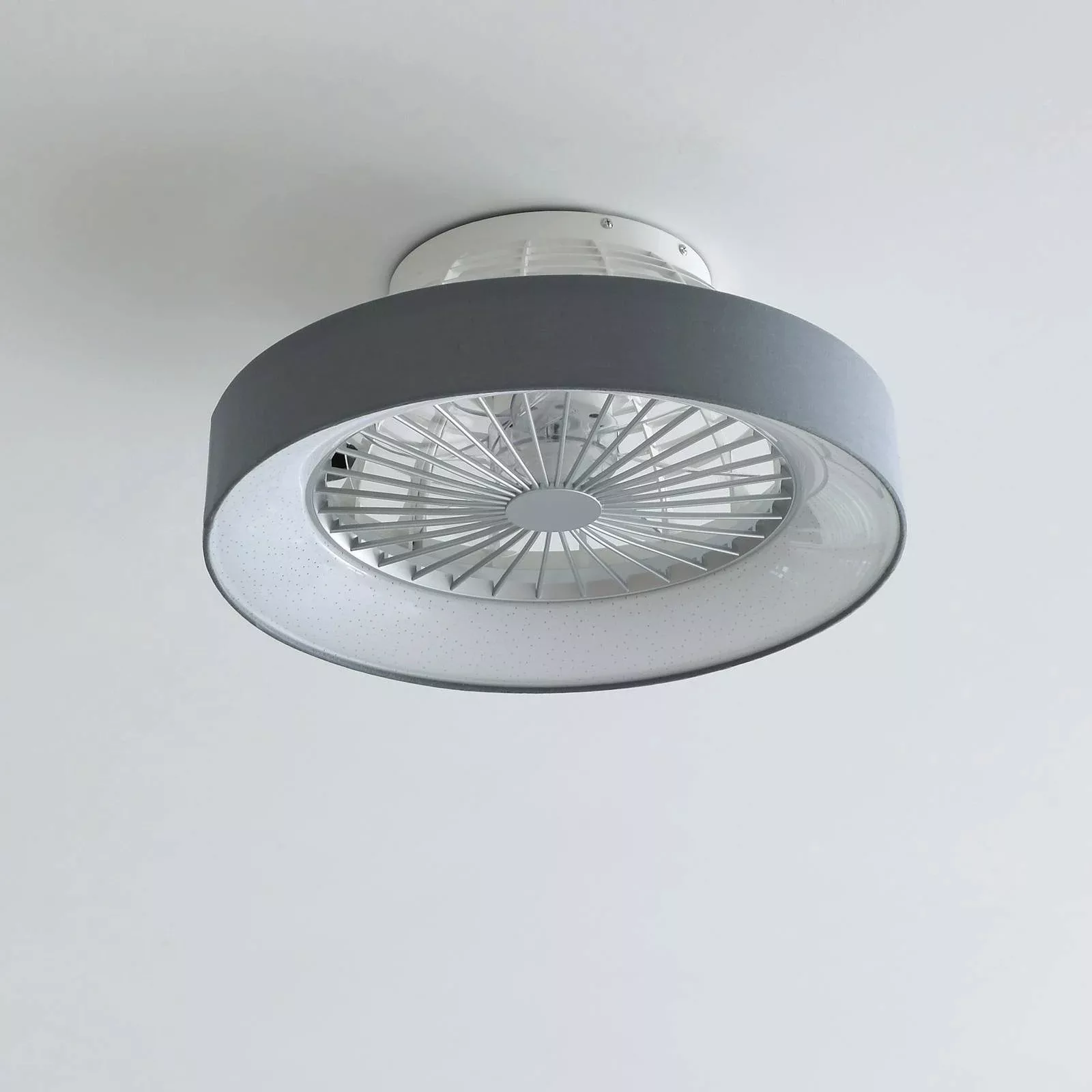 Lindby LED-Deckenventilator Mace, grau, leise, Ø 47 cm günstig online kaufen