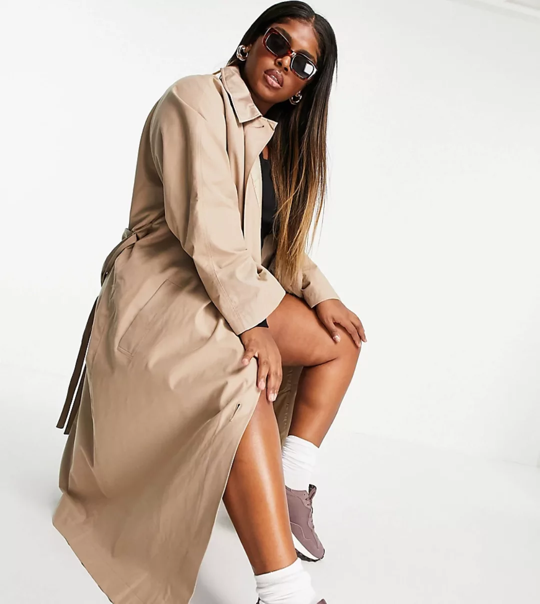 ASOS DESIGN Curve – Boyfriend-Trenchcoat mit Satindetail in Mokka-Neutral günstig online kaufen