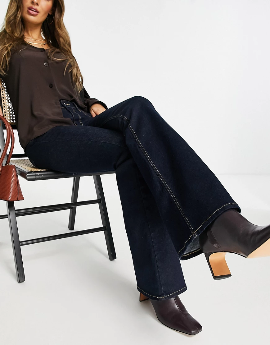 River Island – Amelie – Jeans aus dunklem Denim mit mittelhohem Bund und au günstig online kaufen