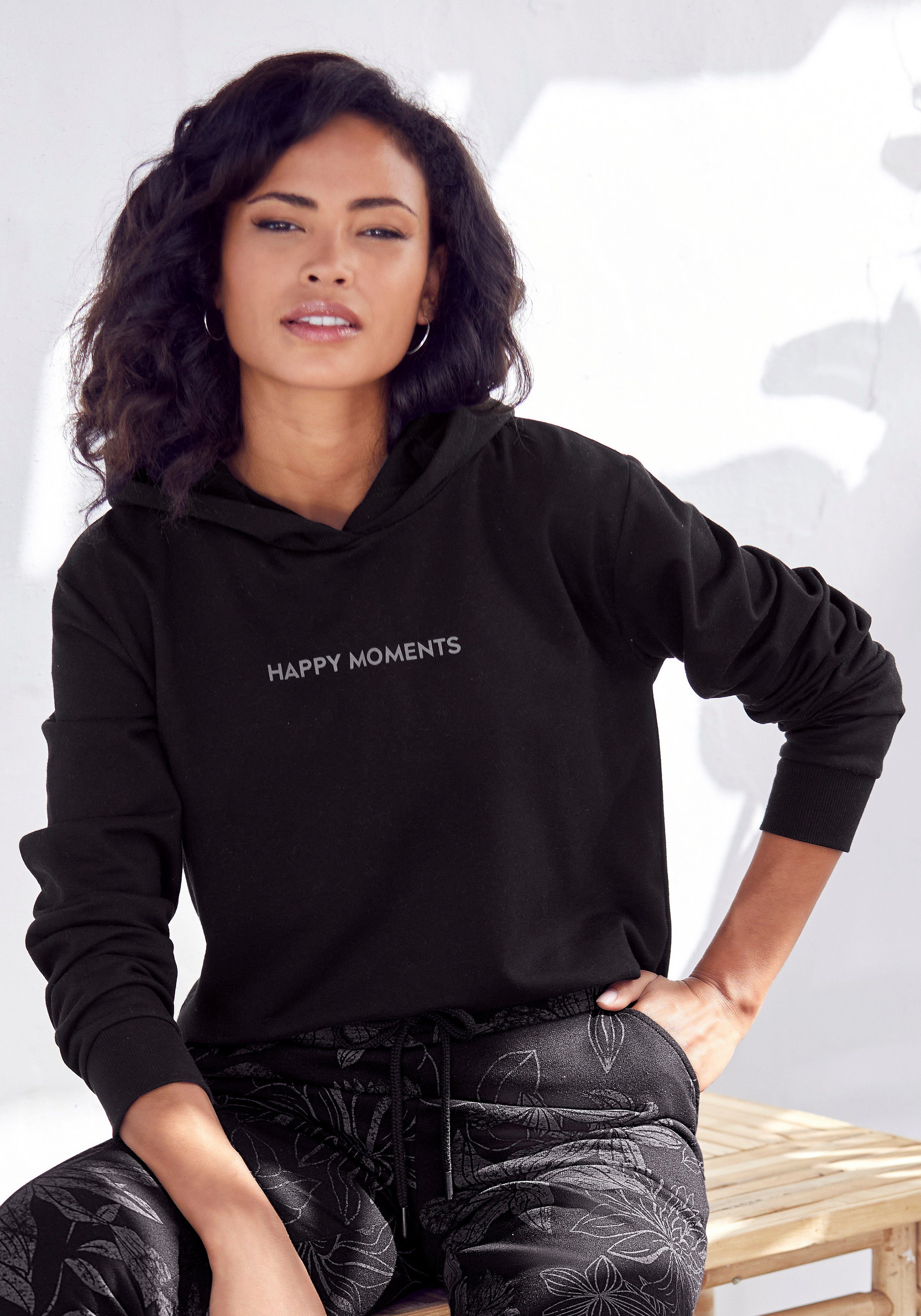 LASCANA Hoodie, mit dezentem Frontdruck, Loungewear günstig online kaufen