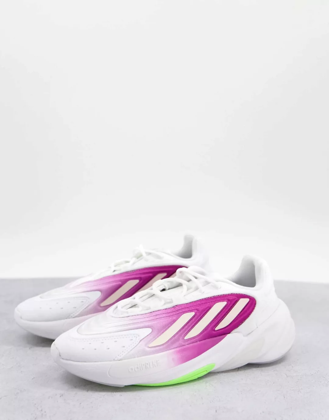 adidas Originals – Ozelia – Sneaker in Weiß und Lila günstig online kaufen