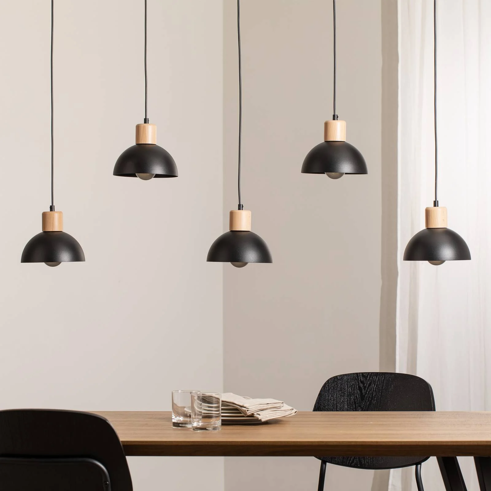 Pendellampe Seco, Länge 116 cm, schwarz, Metall/Holz, 5-flg. günstig online kaufen
