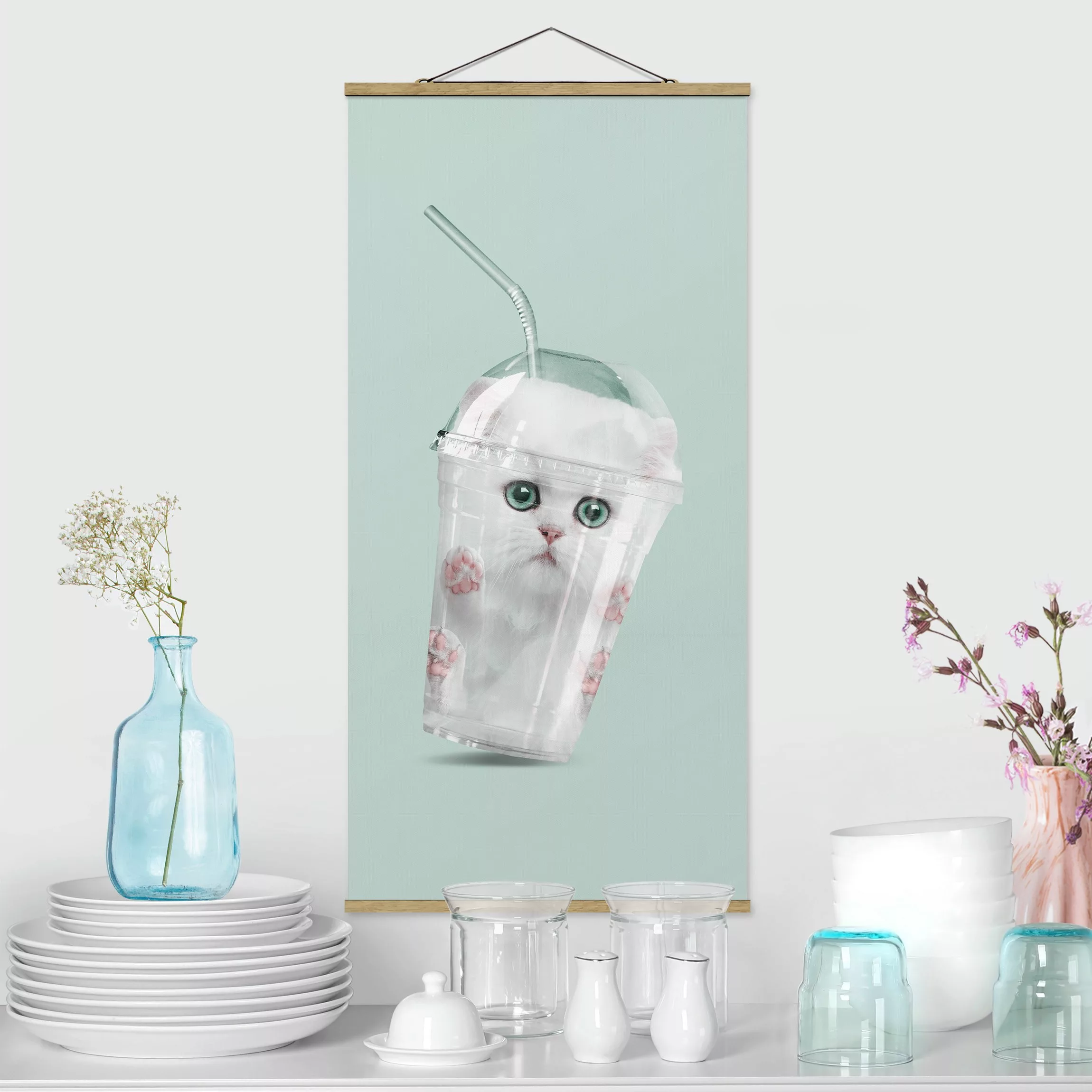 Stoffbild Tiere mit Posterleisten - Hochformat Shake mit Katze günstig online kaufen