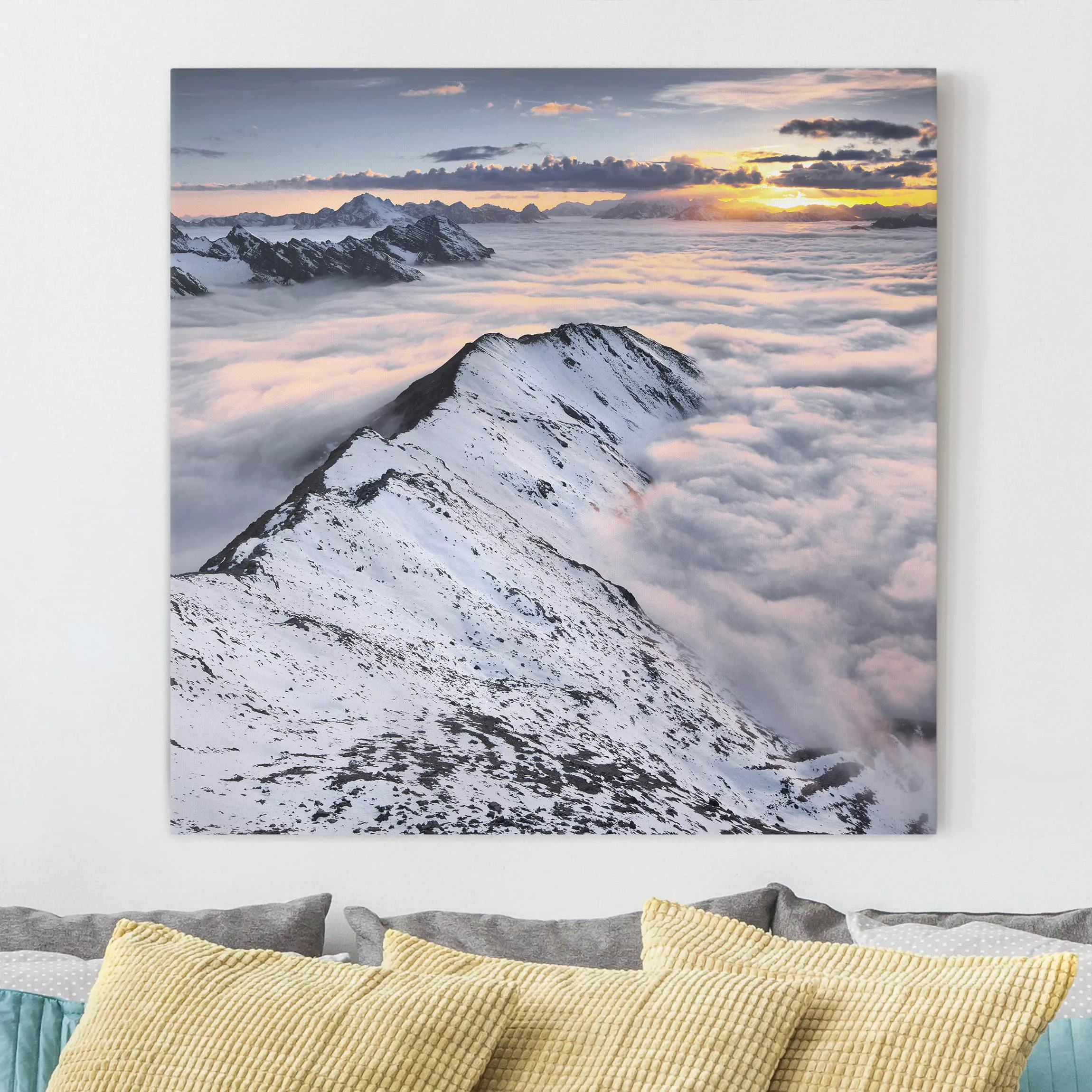 Leinwandbild Berg - Quadrat Blick über Wolken und Berge günstig online kaufen