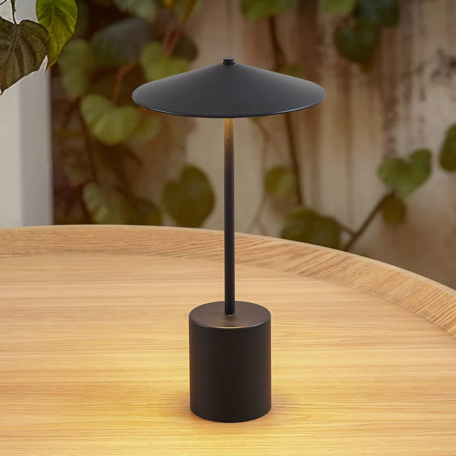 Lindby LED-Akkutischleuchte Ayva, schwarz, Aluminium, IP44 günstig online kaufen