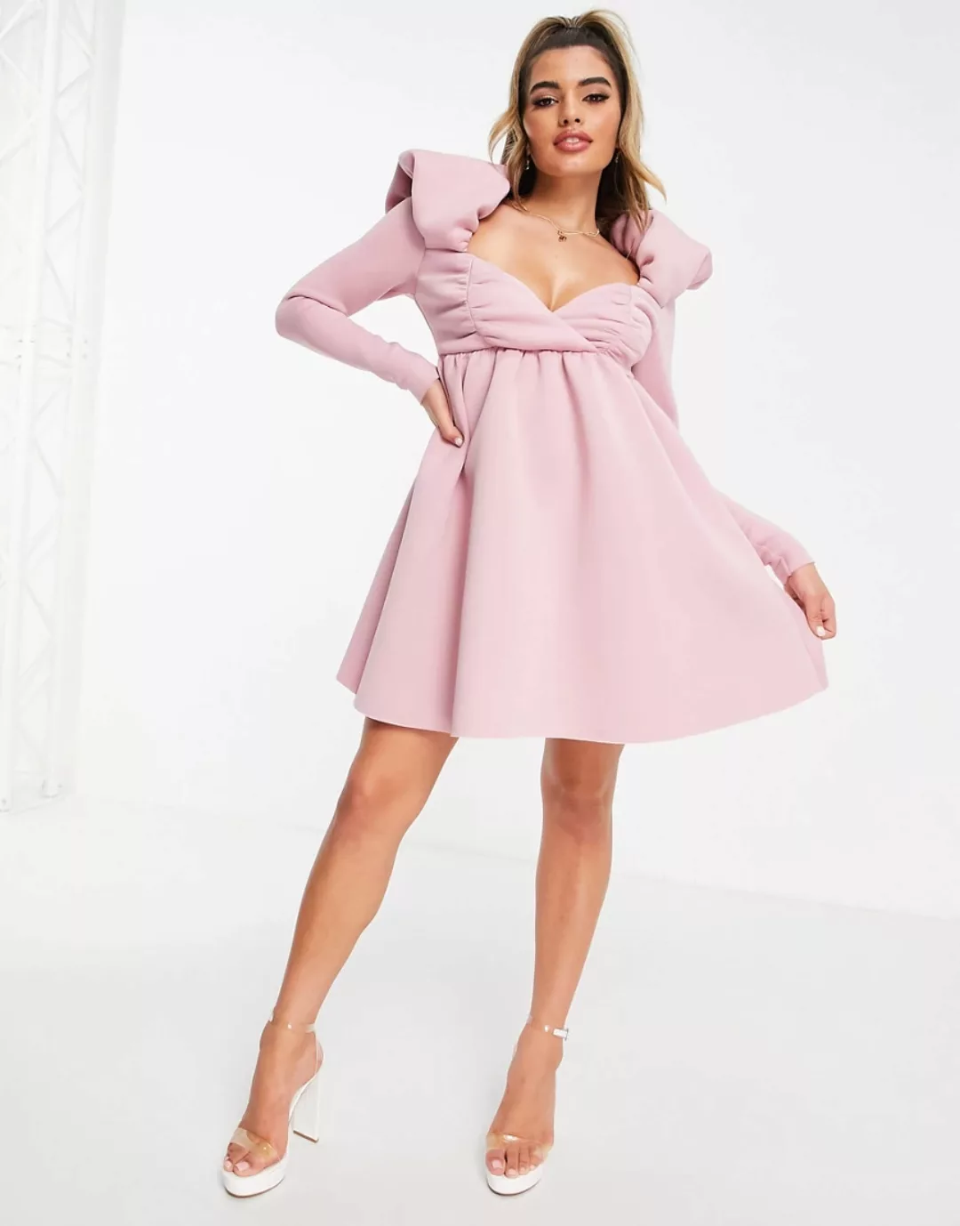 ASOS DESIGN – Kurzes Skater-Kleid in Rosa mit Herzausschnitt und Puffärmeln günstig online kaufen