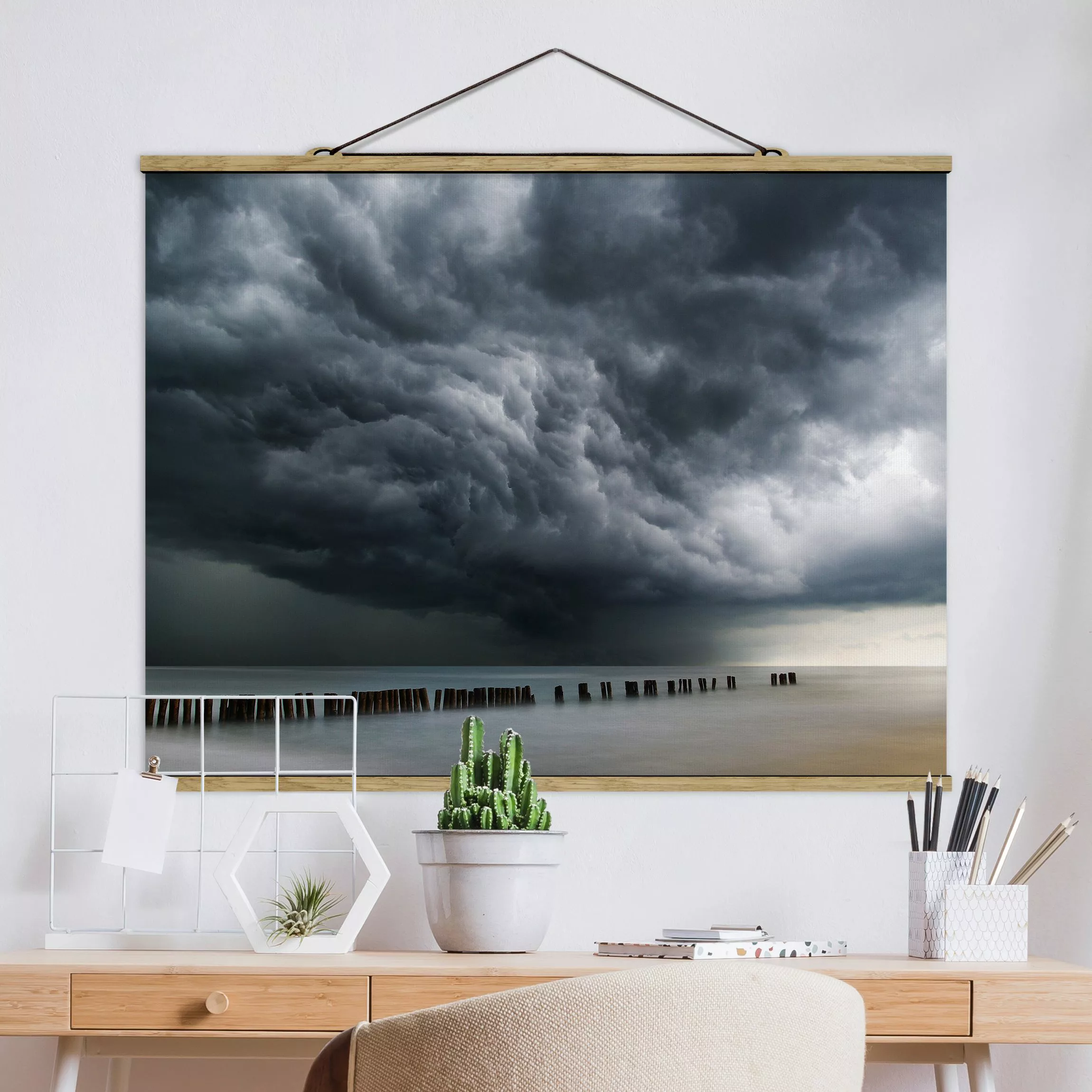 Stoffbild Strand mit Posterleisten - Querformat Sturmwolken über der Ostsee günstig online kaufen