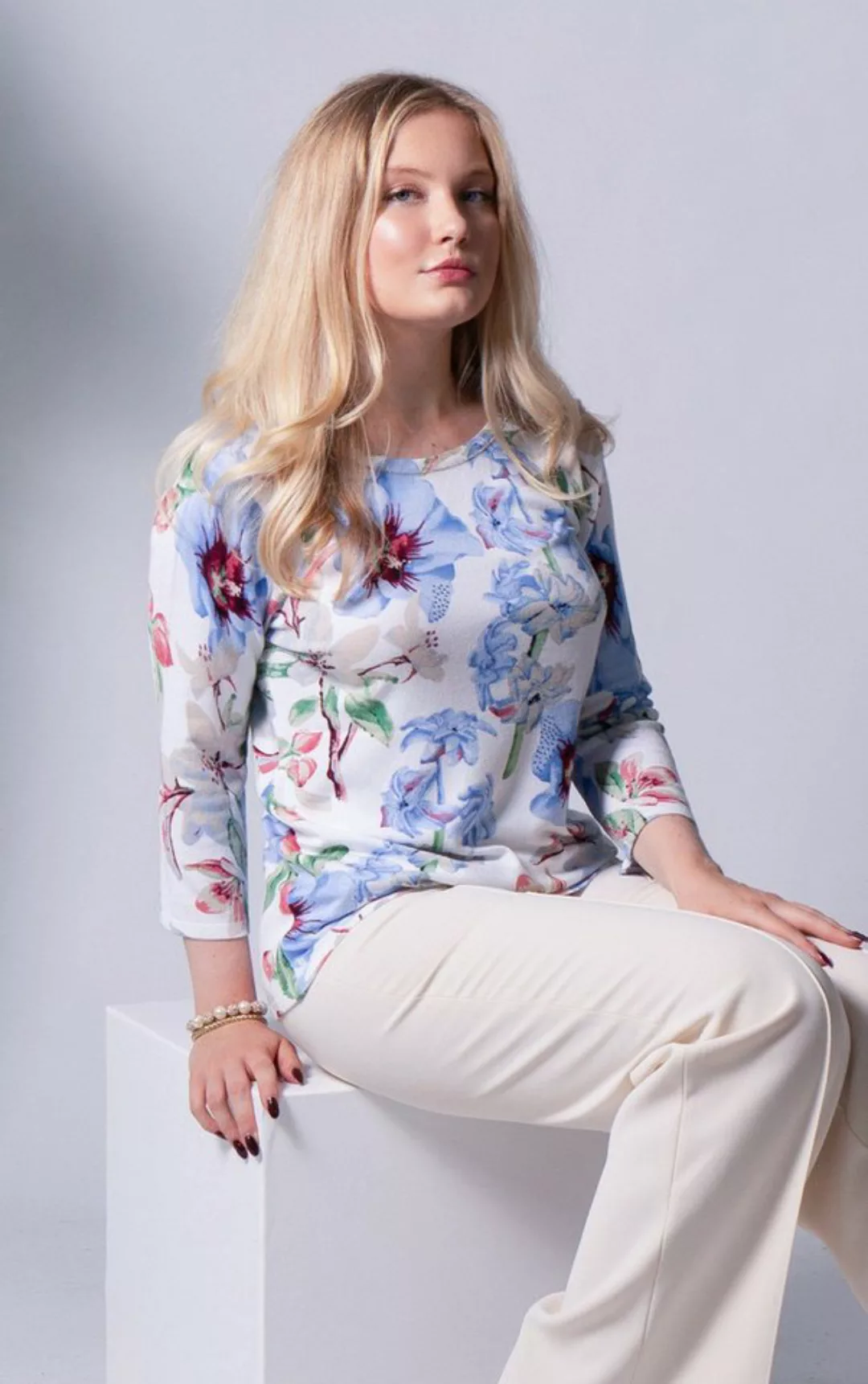 Passioni 3/4 Arm-Pullover Weißer Pullover mit blauem Pastell Blumenprint un günstig online kaufen