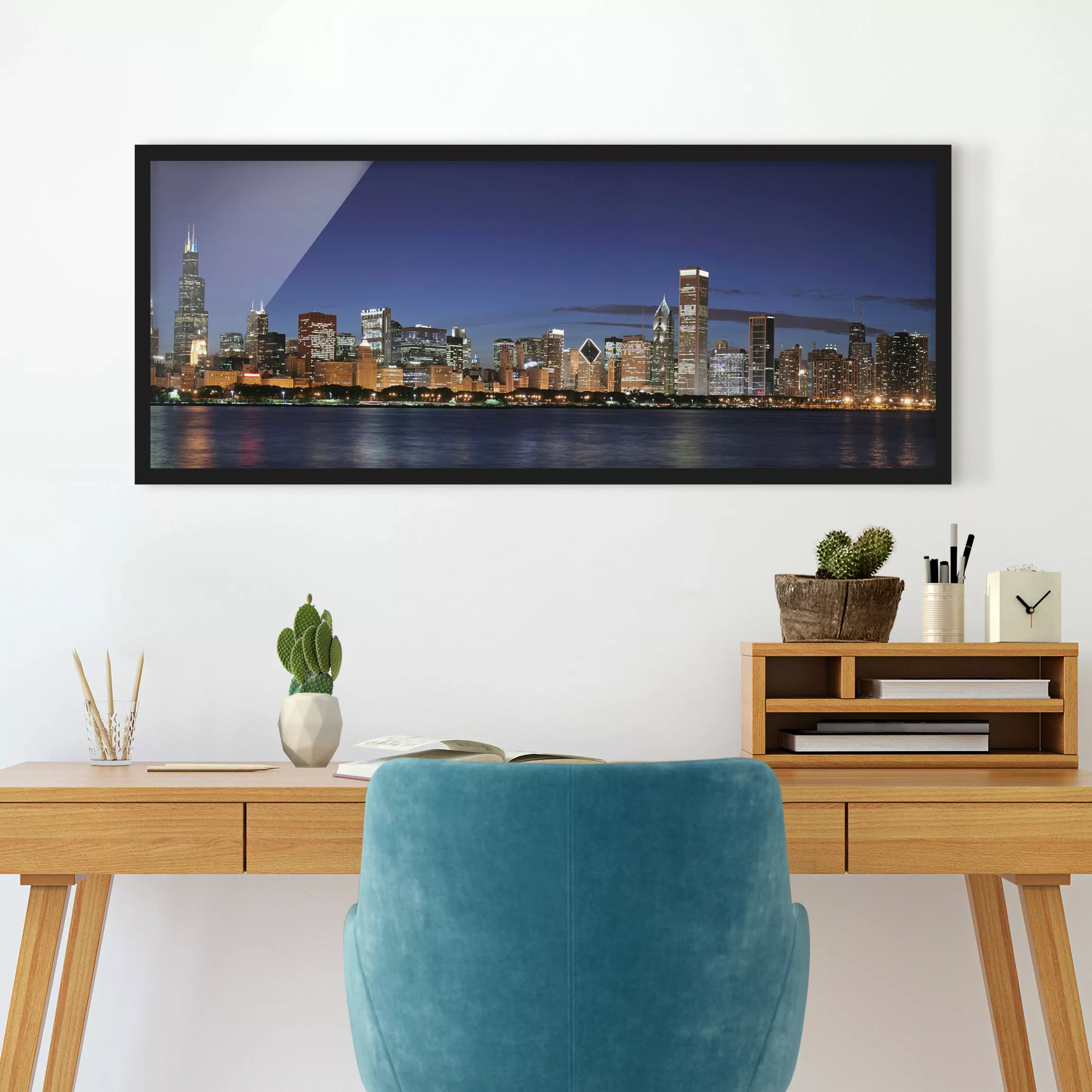 Bild mit Rahmen Architektur & Skyline - Panorama Chicago Skyline bei Nacht günstig online kaufen