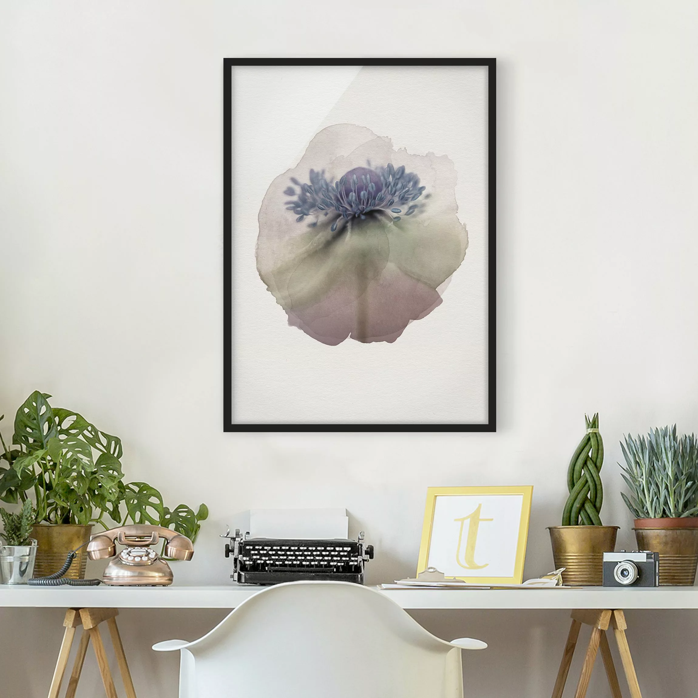 Bild mit Rahmen Blumen - Hochformat Wasserfarben - Anemone in Violett günstig online kaufen