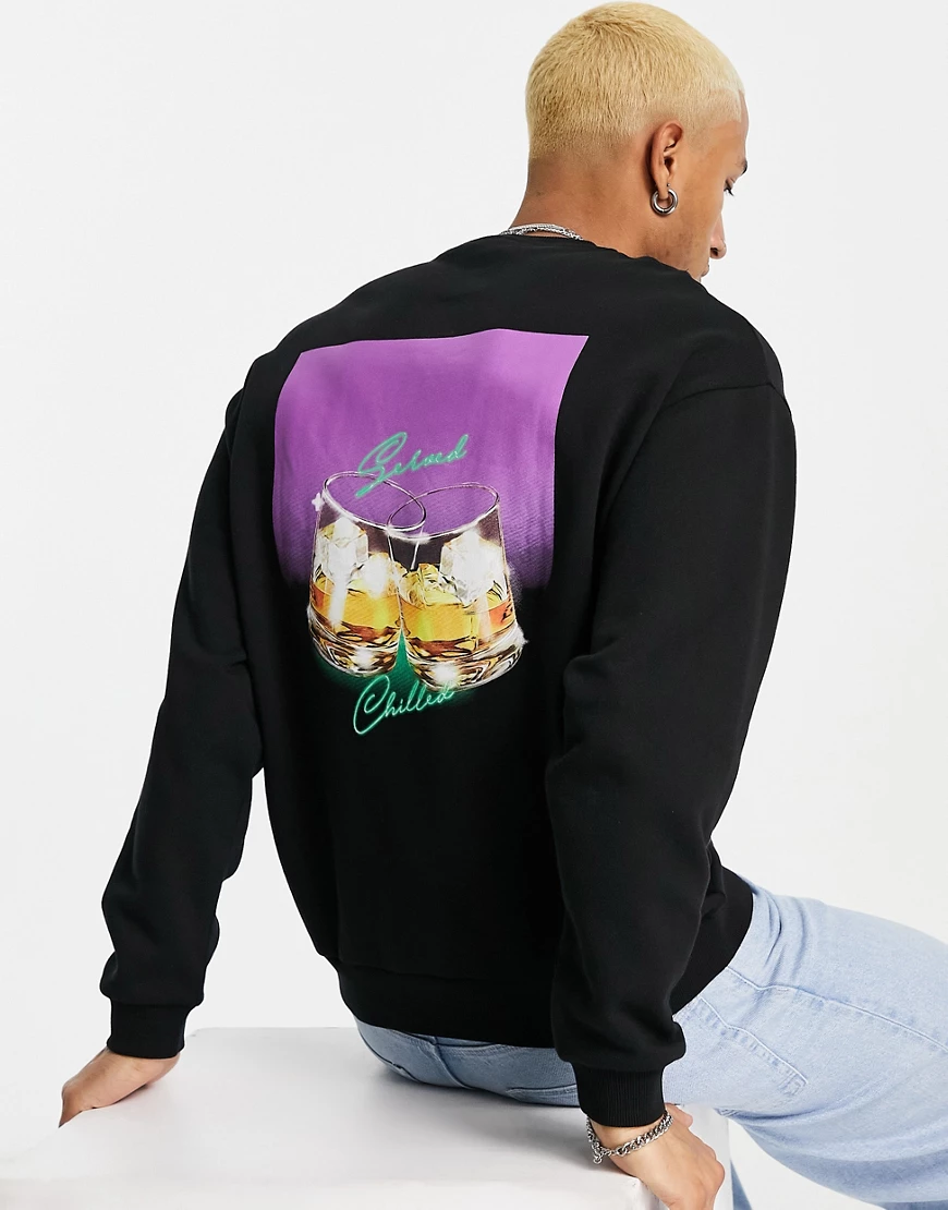 ASOS DESIGN – Oversize-Sweatshirt in Schwarz mit Drinks-Print auf dem Rücke günstig online kaufen