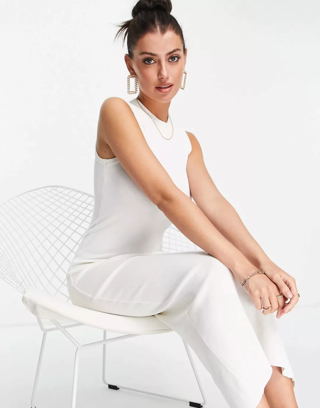 Pretty Lavish – Figurbetontes Midi-Strickkleid in Weiß günstig online kaufen
