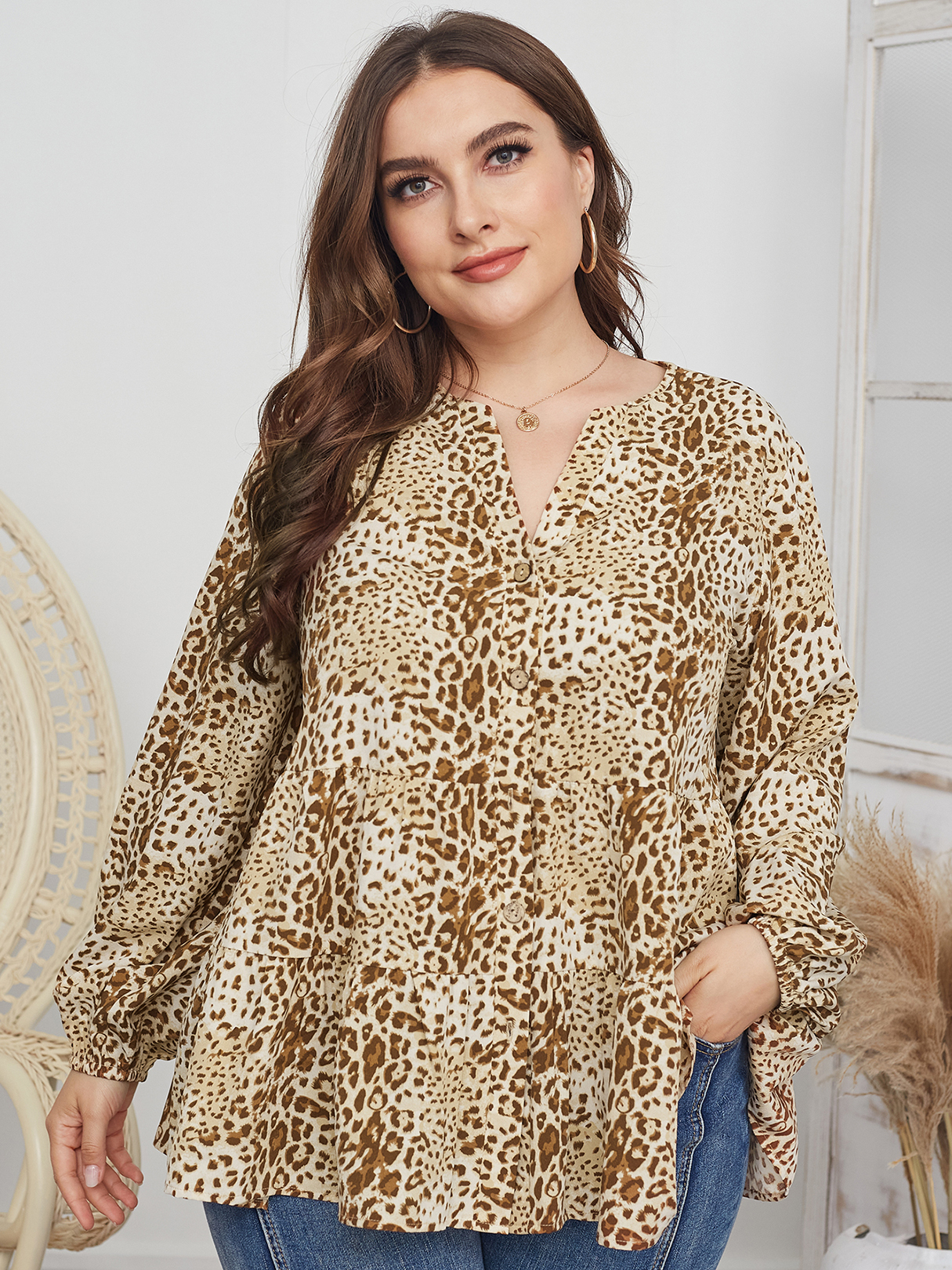 Plus Size V-Ausschnitt Leopard Knopf Design Langarm Bluse günstig online kaufen