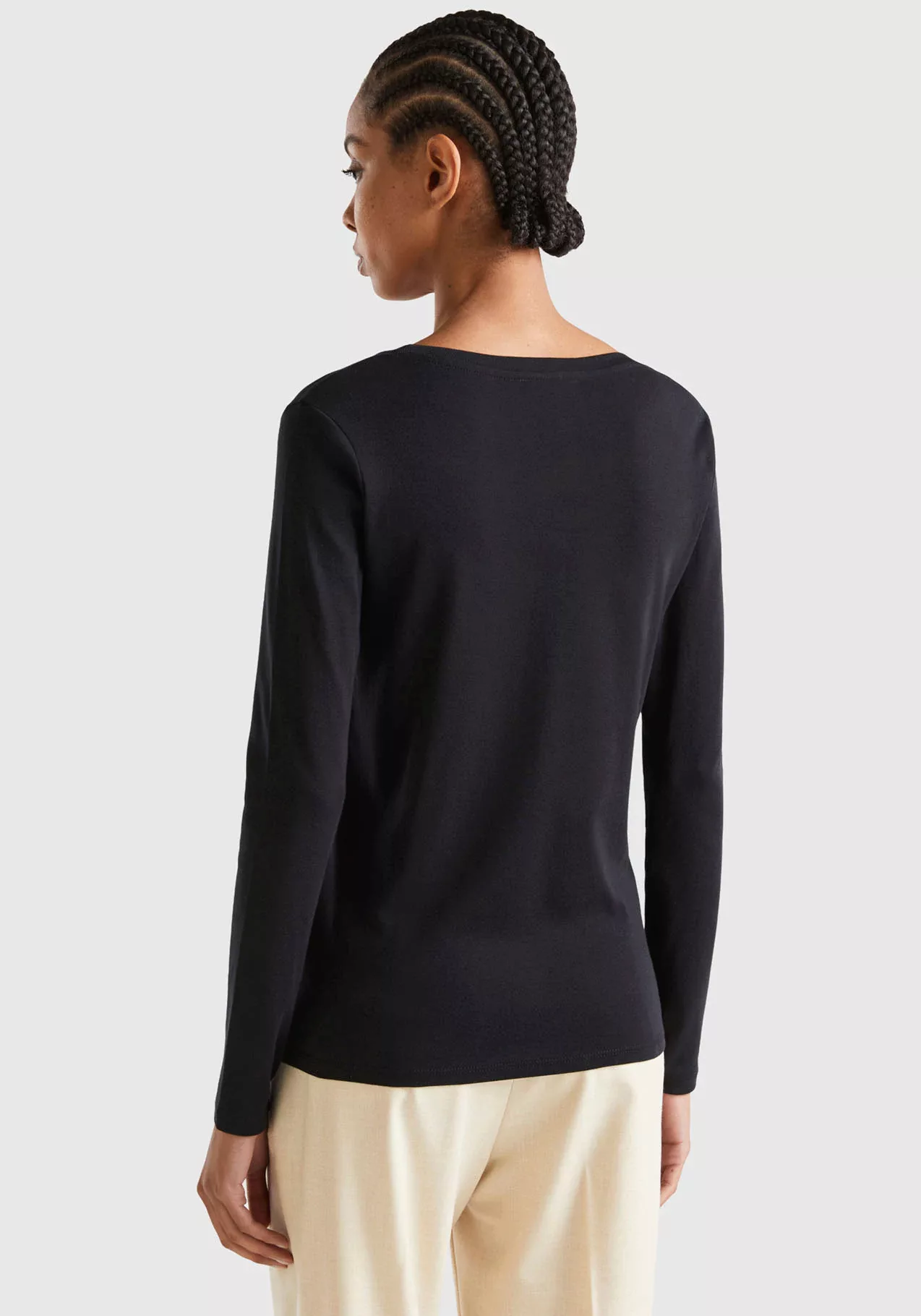 United Colors of Benetton Langarmshirt mit femininem V-Neck günstig online kaufen