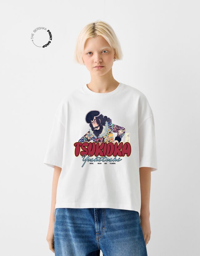 Bershka Cropped-T-Shirt Tsukioka Yoshitoshi Mit Kurzen Ärmeln Damen Weiss günstig online kaufen