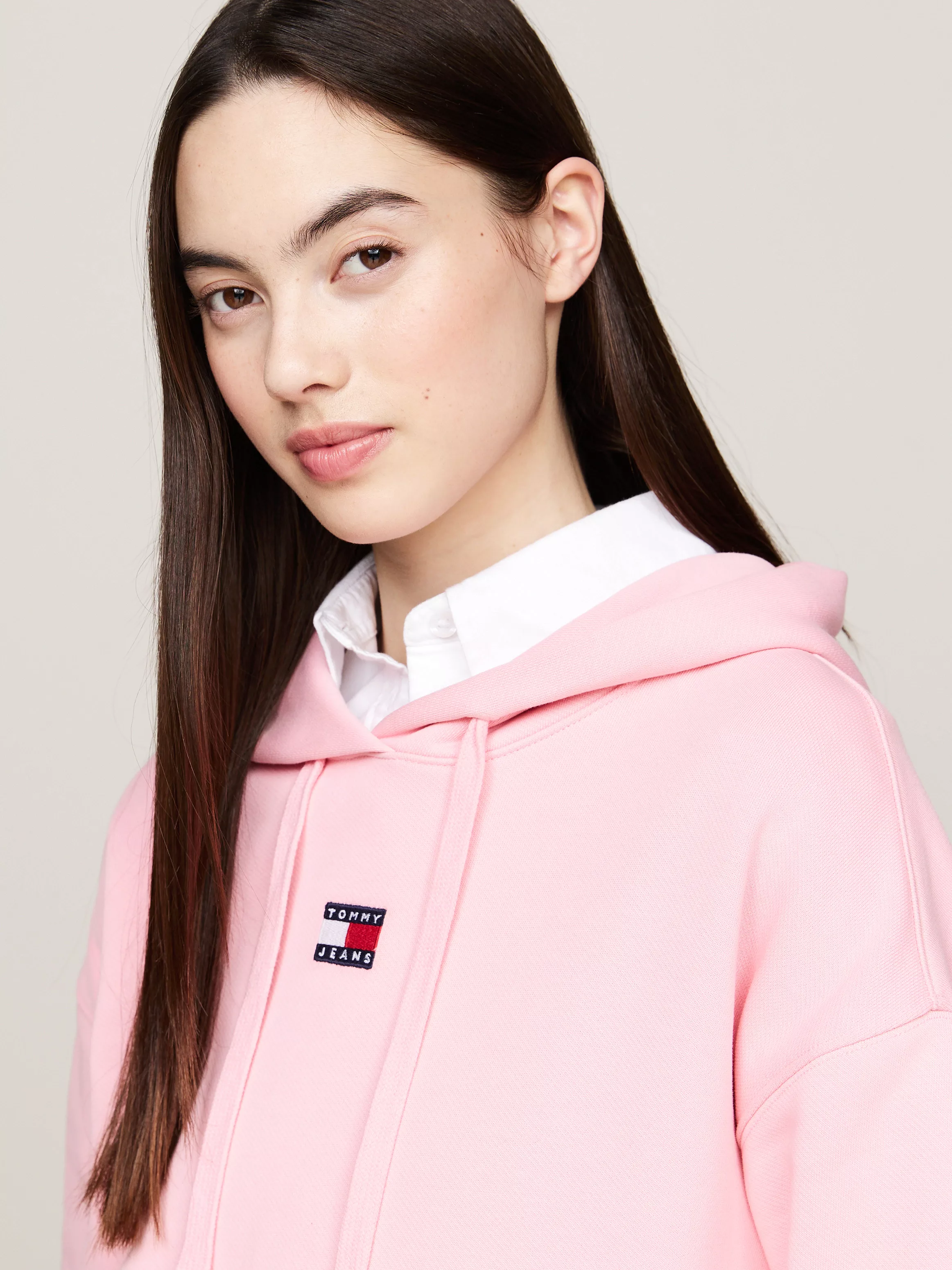 Tommy Jeans Kapuzensweatshirt TJW BXY BADGE HOODIE mit Logostickerei günstig online kaufen