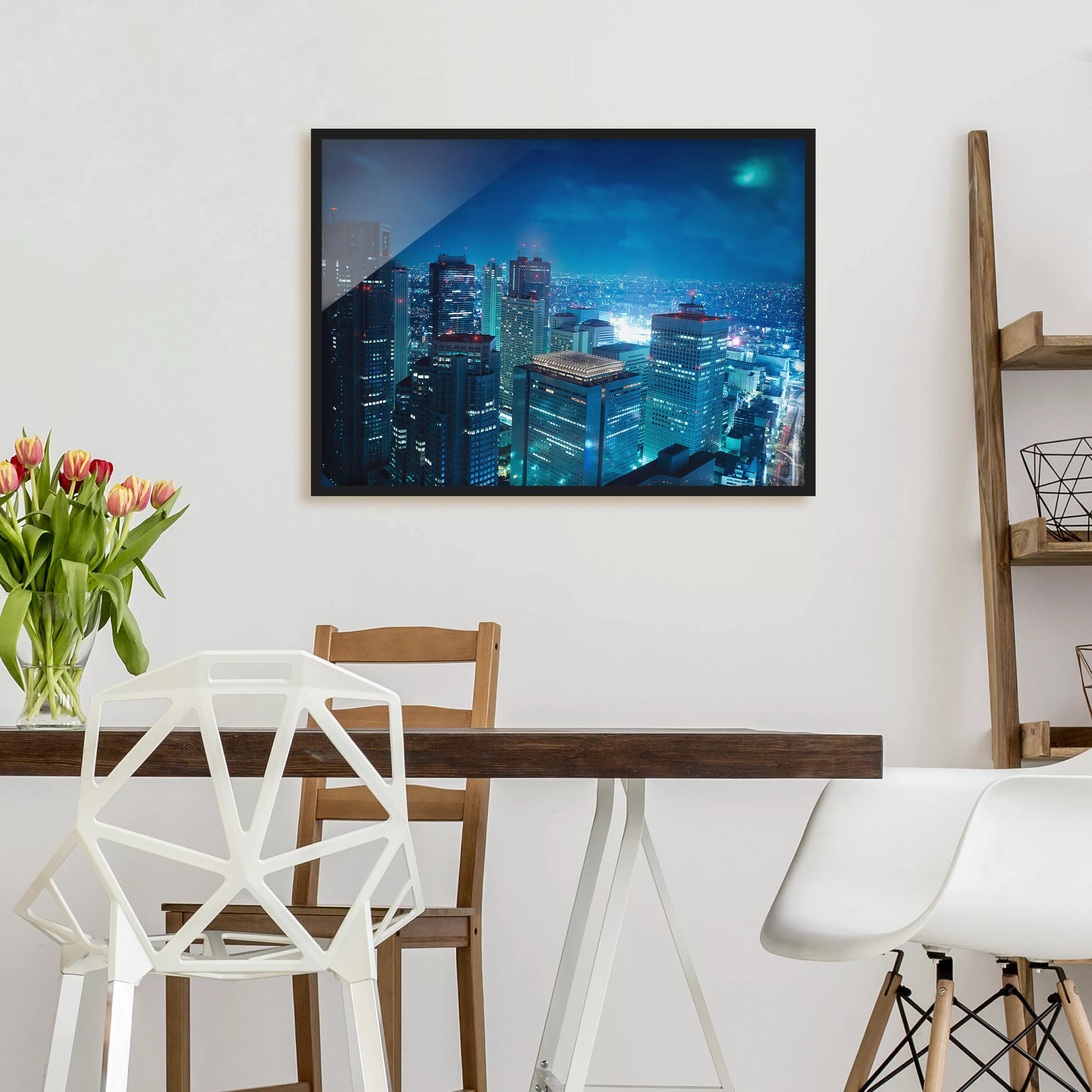 Bild mit Rahmen Architektur & Skyline - Querformat Die Atmosphäre Tokios günstig online kaufen