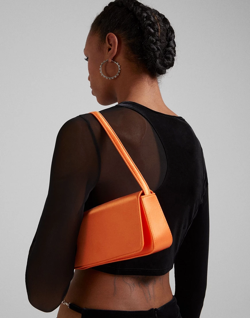 Bershka – Schultertasche aus Satin in leuchtendem Orange günstig online kaufen