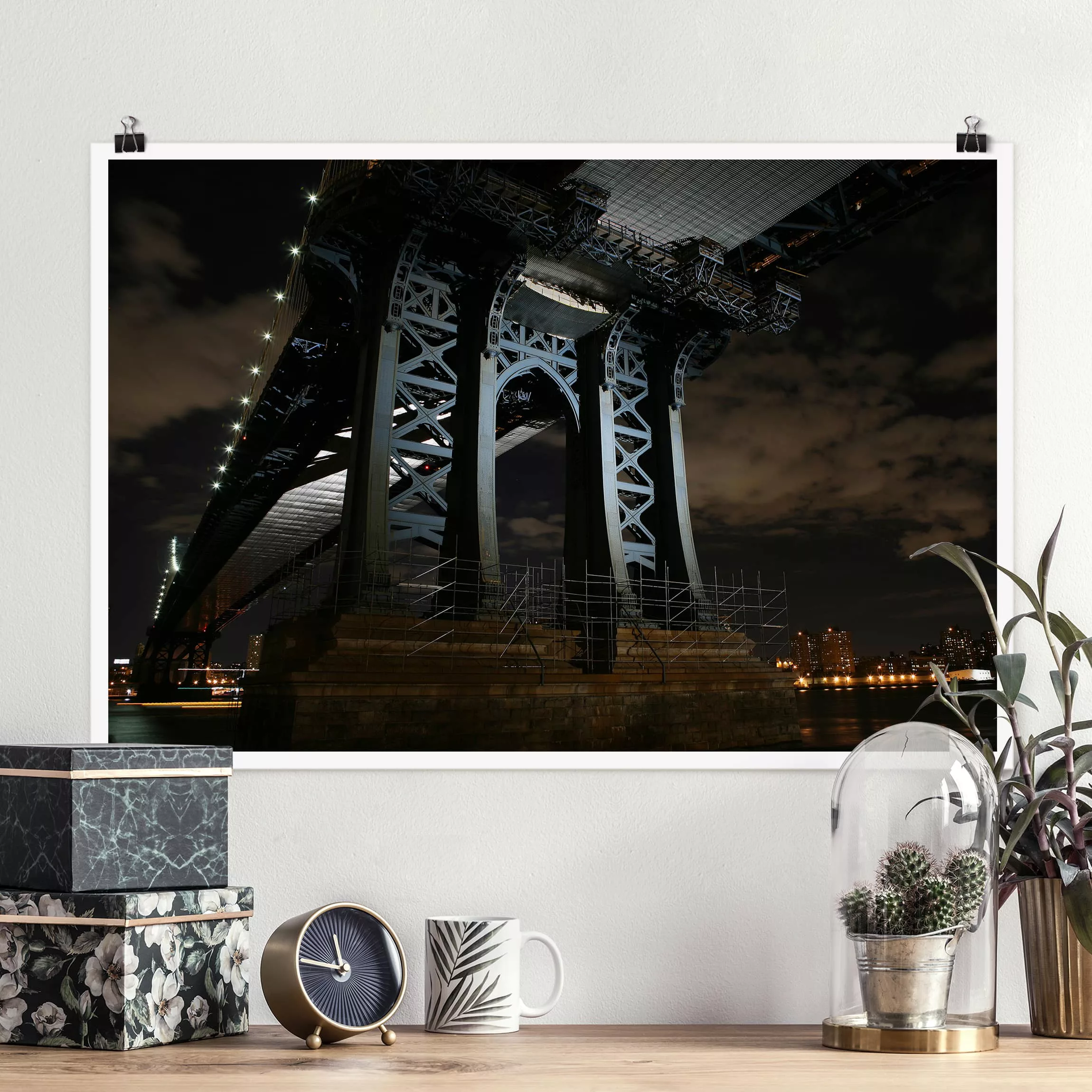 Poster - Querformat Manhattan Bridge bei Nacht günstig online kaufen