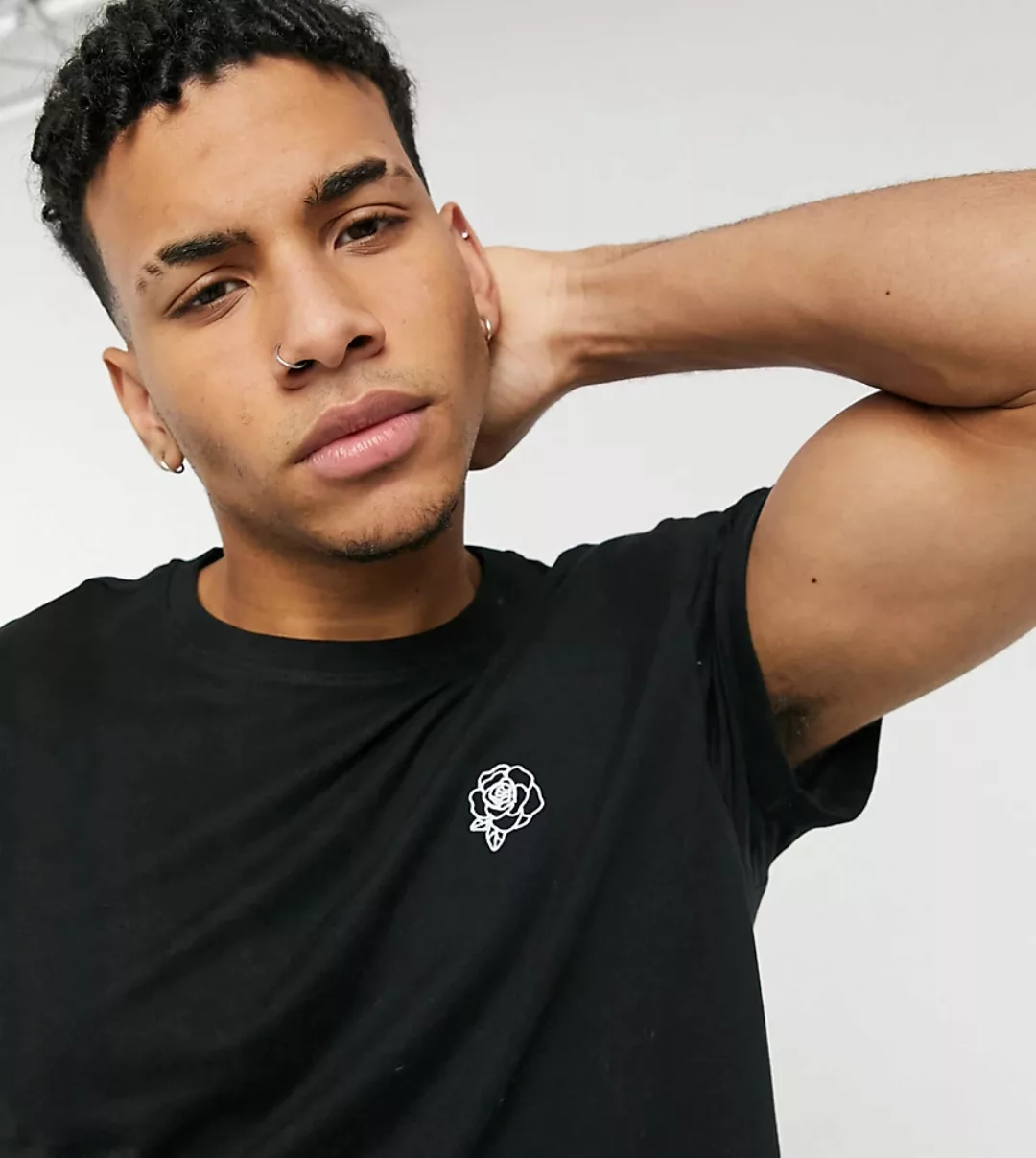 New Look – Schwarzes T-Shirt mit Rosenstickerei günstig online kaufen