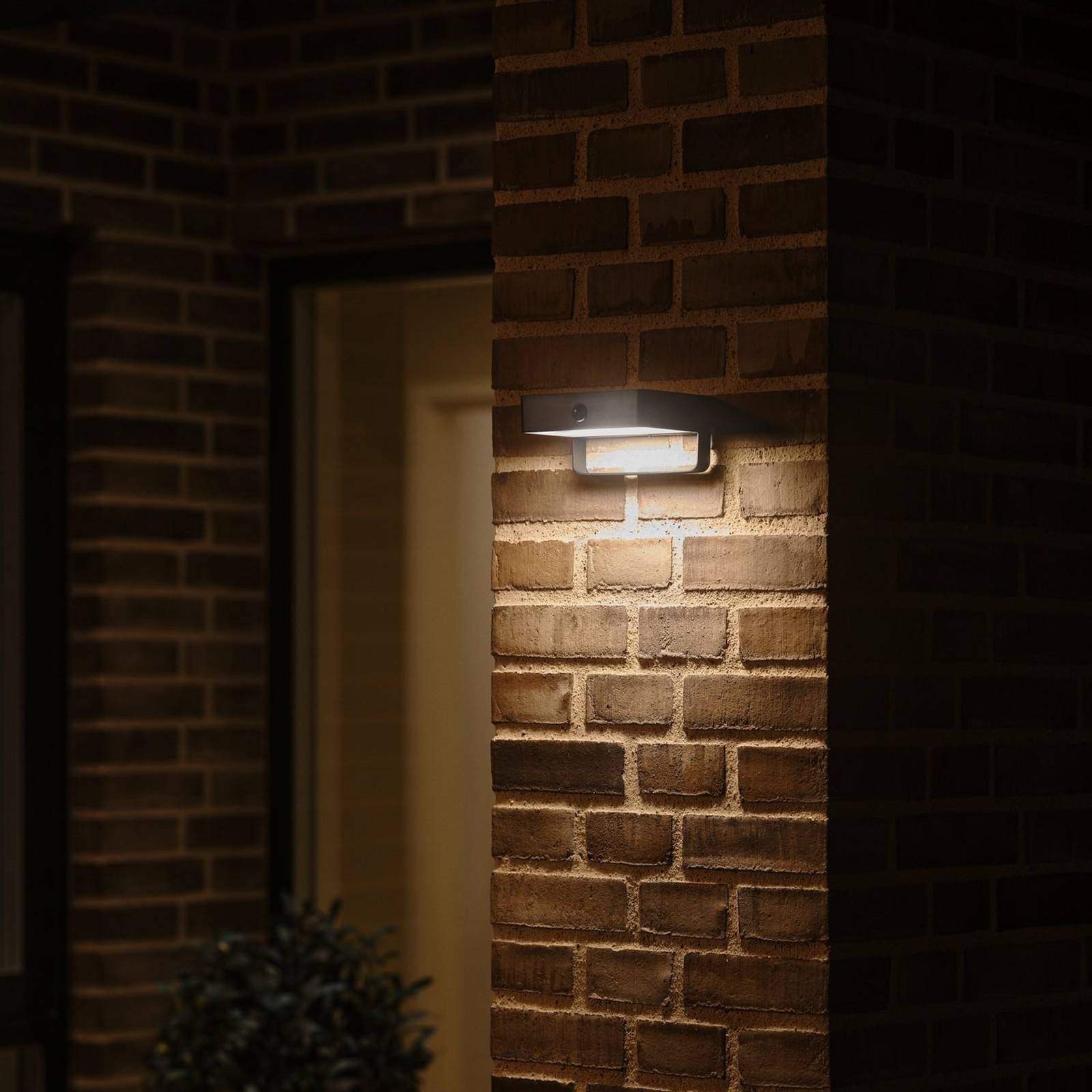 Solar-LED-Außenwandleuchte Saulio, schwarz, Aluminium, IP44 günstig online kaufen