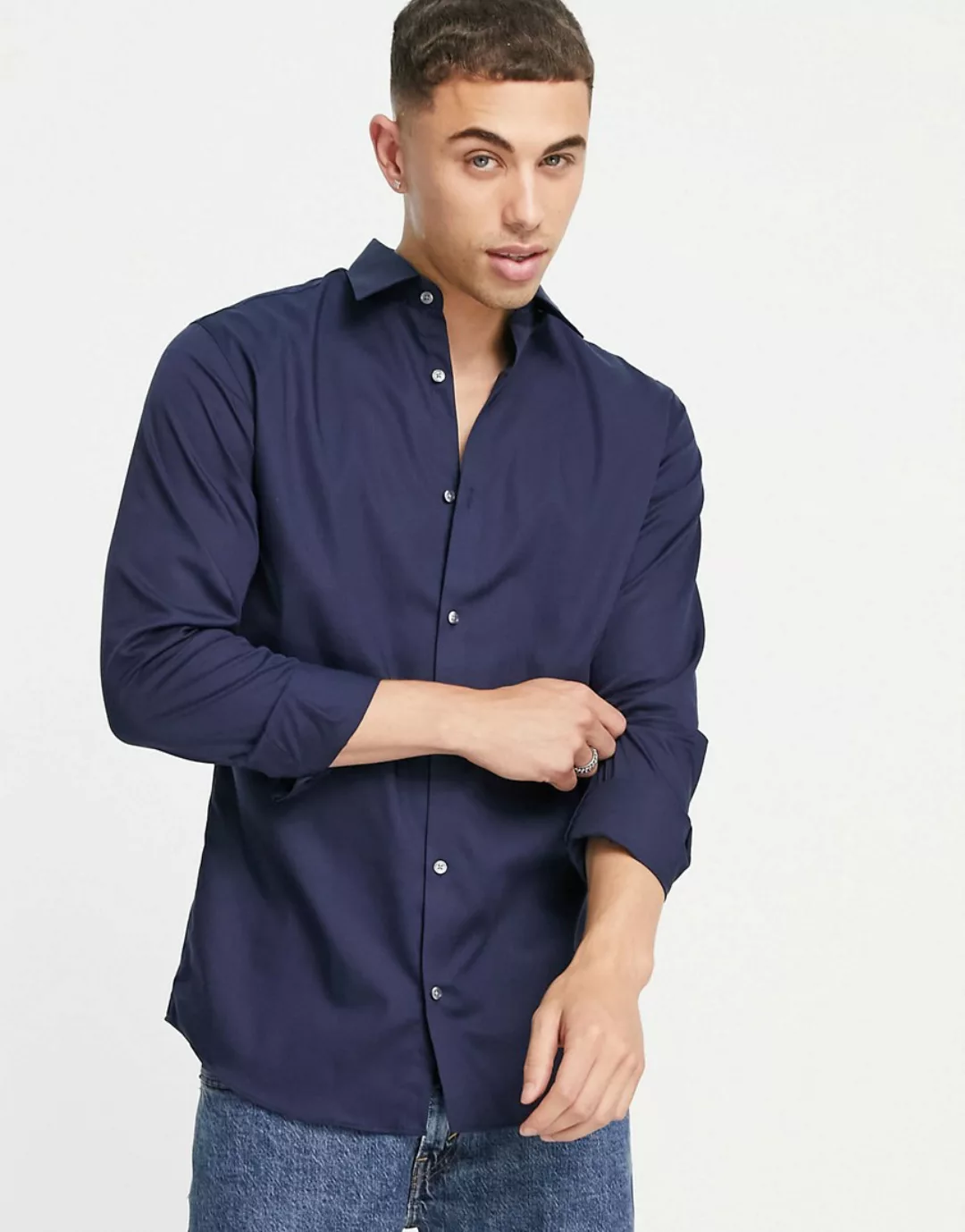 Jack & Jones – Essentials – Bügelfreies, elegantes Hemd in Marineblau mit s günstig online kaufen