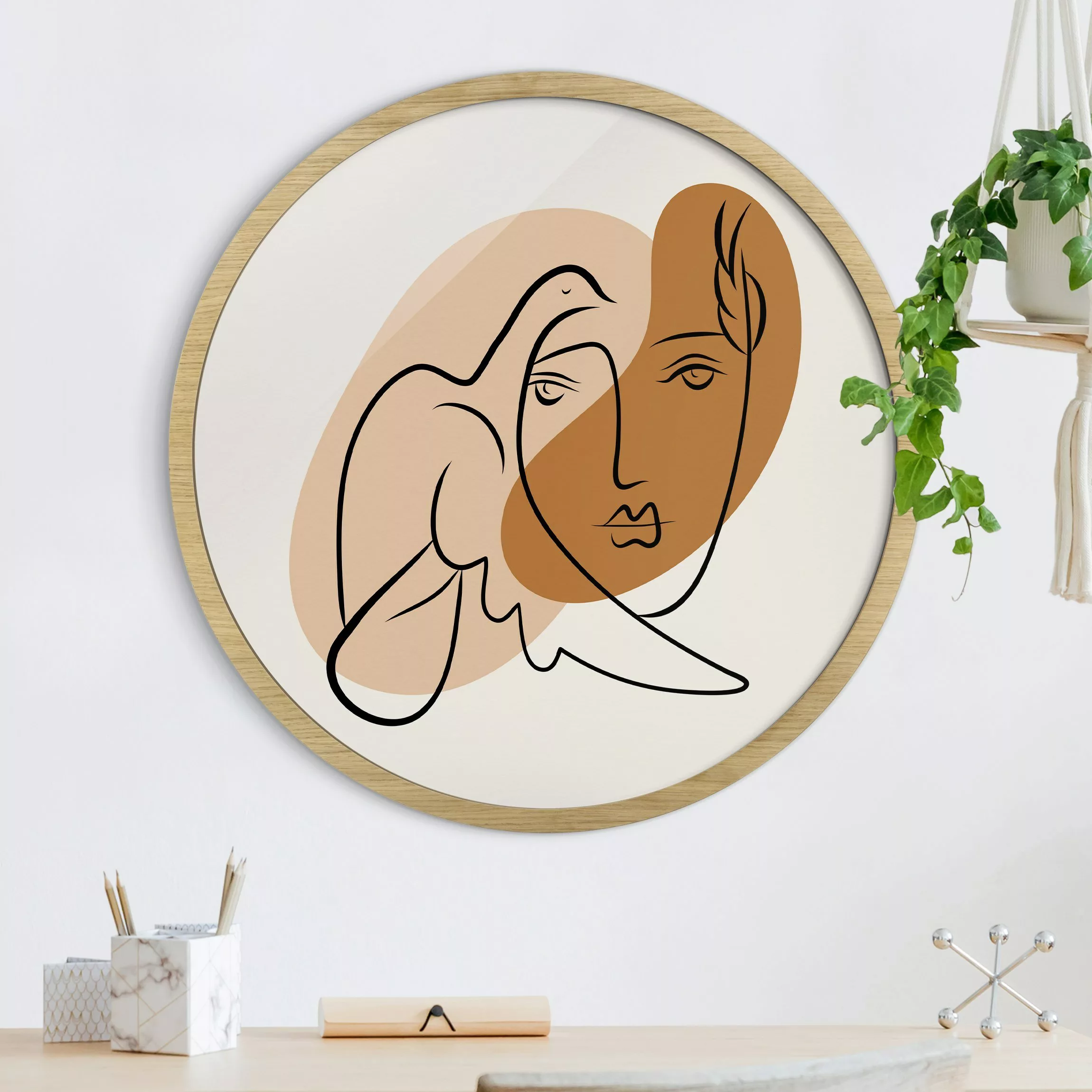 Rundes Gerahmtes Bild Picasso Interpretation - Dame mit Taube günstig online kaufen