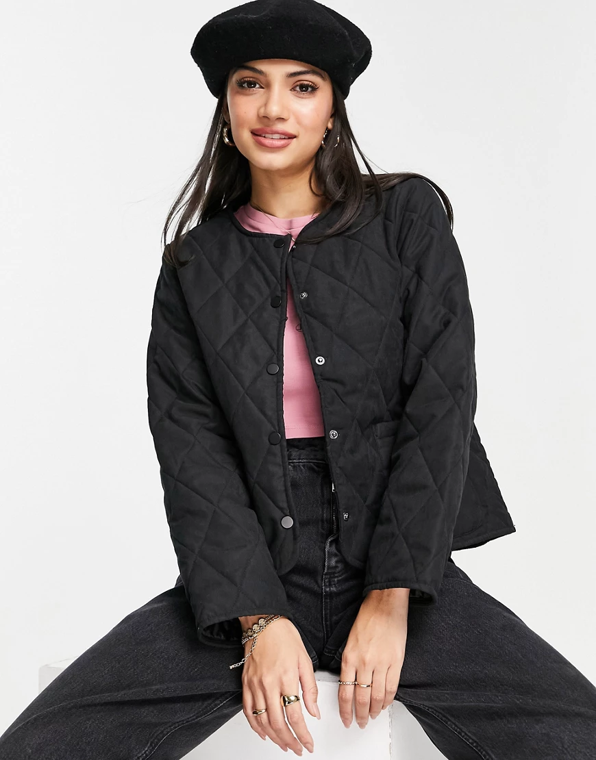 Pieces – Kurze Steppjacke in Schwarz günstig online kaufen