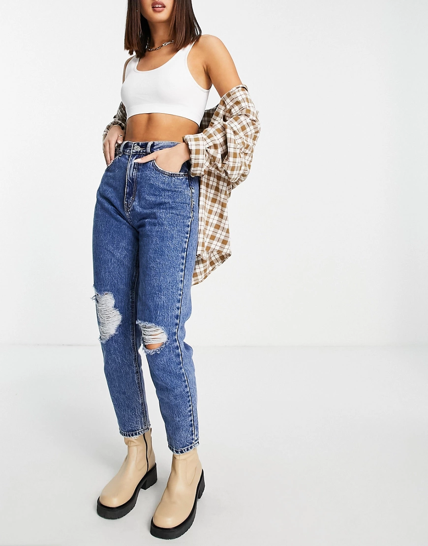 Pull&Bear – Mom-Jeans in Dunkelblau mit Rissen in Vintageoptik günstig online kaufen