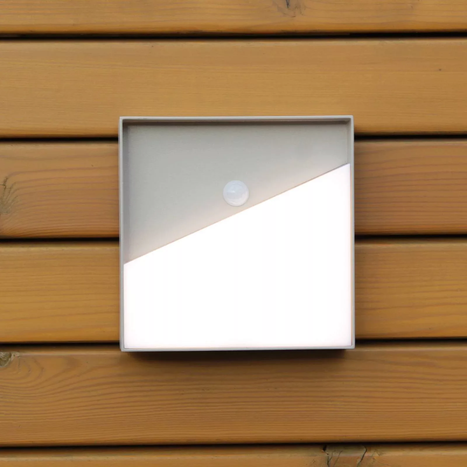 LED-Akku-Wandleuchte Meg, sandfarben, 15 x 15 cm, Sensor günstig online kaufen