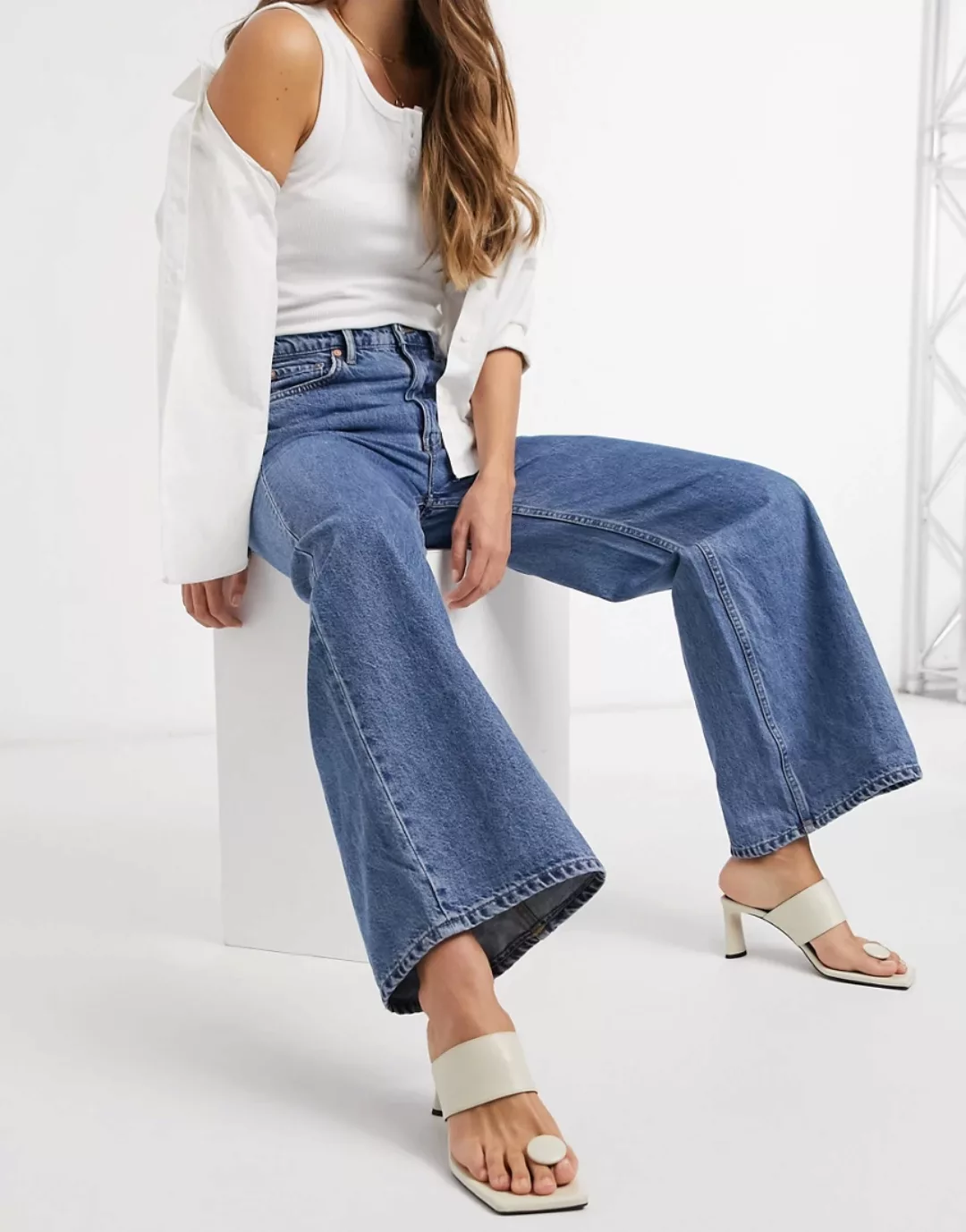 Weekday – Ace – Jeans mit hohem Bund und weitem Beinschnitt aus Bio-Baumwol günstig online kaufen