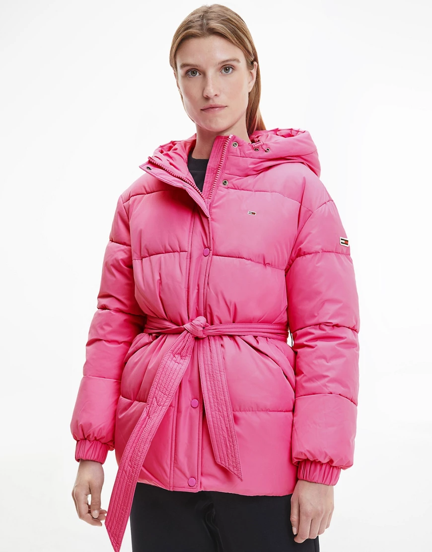 Tommy Jeans – Steppjacke in Rosa mit Kapuze und Gürtel günstig online kaufen