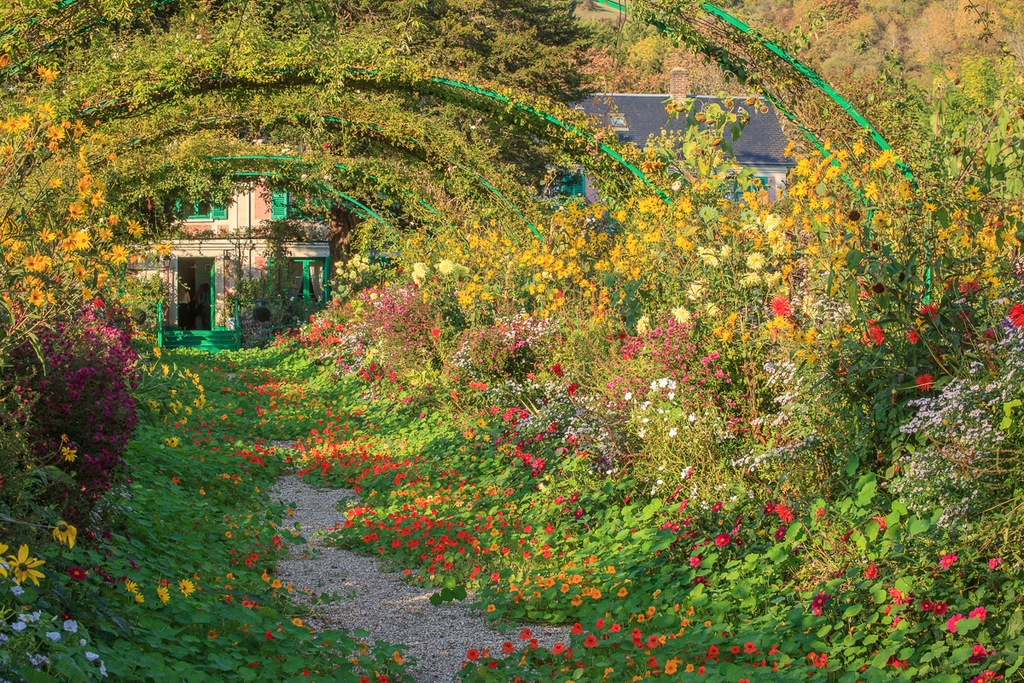 Papermoon Fototapete »MONETS GARTEN-GIVERNY BLUMEN ALLEE PERGOLA KÜNSTLER W günstig online kaufen