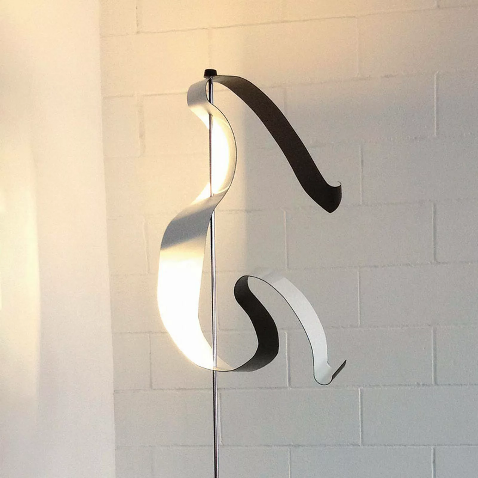 Knikerboker Curve LED-Stehlampe mit Blattsilber günstig online kaufen