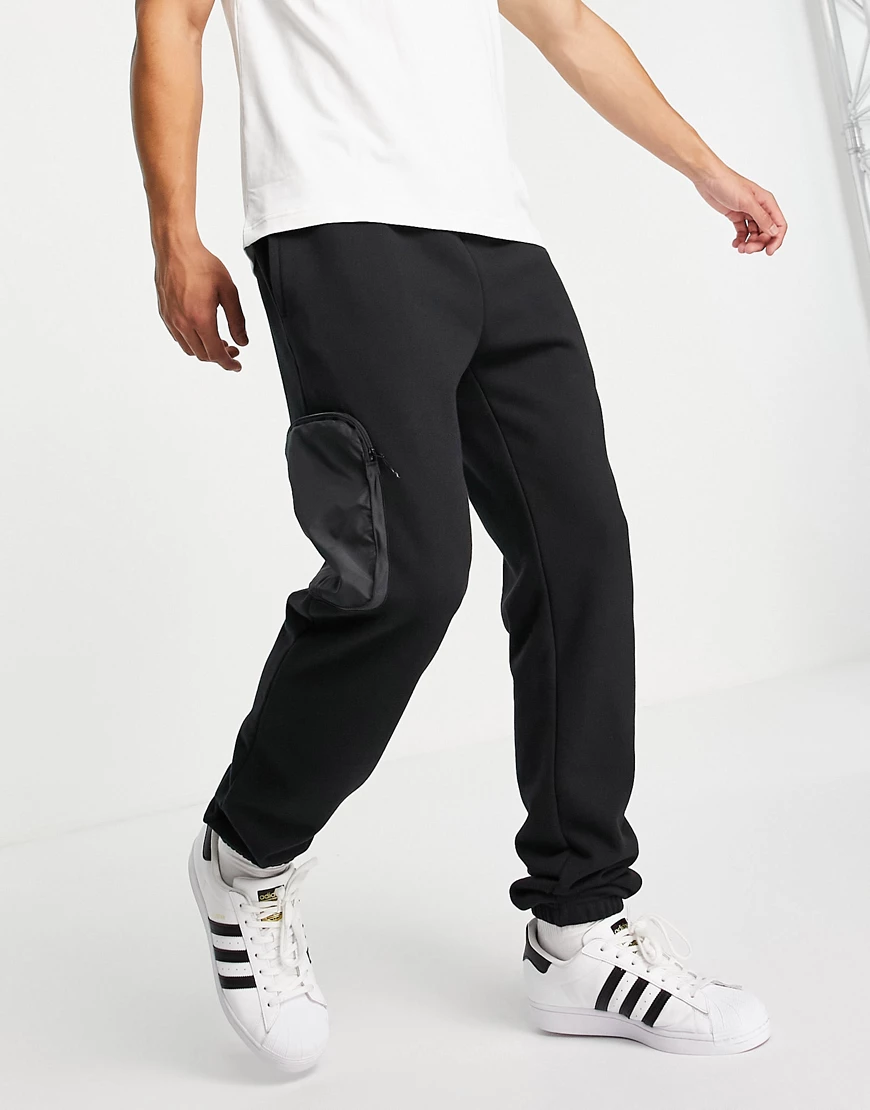 adidas Originals – RYV – Jogginghose in Schwarz mit Taschen an den Beinen günstig online kaufen