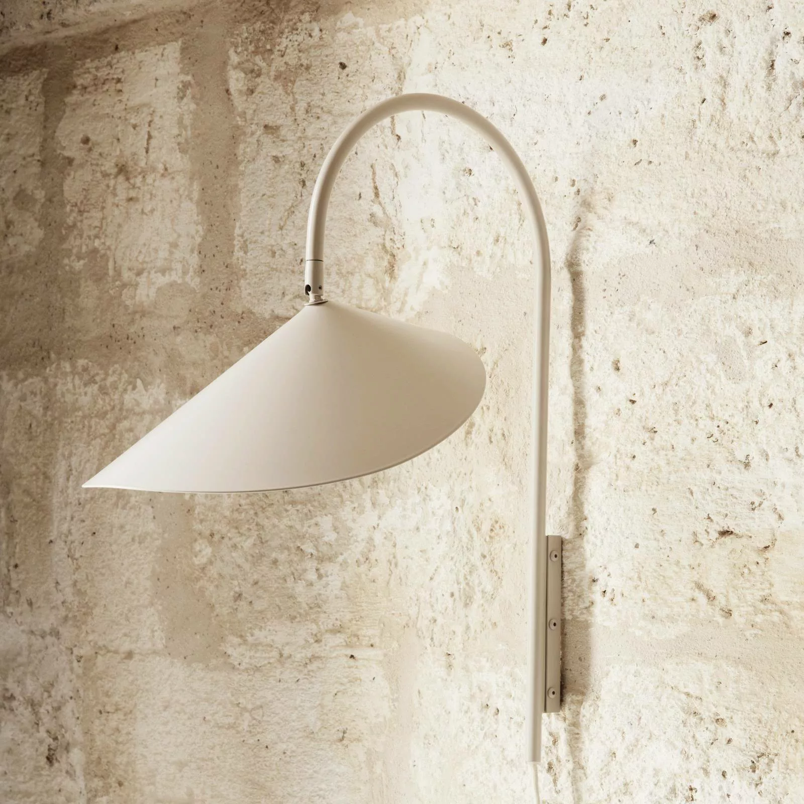 ferm LIVING Wandleuchte Arum Swivel, beige, 47 cm, Stecker günstig online kaufen